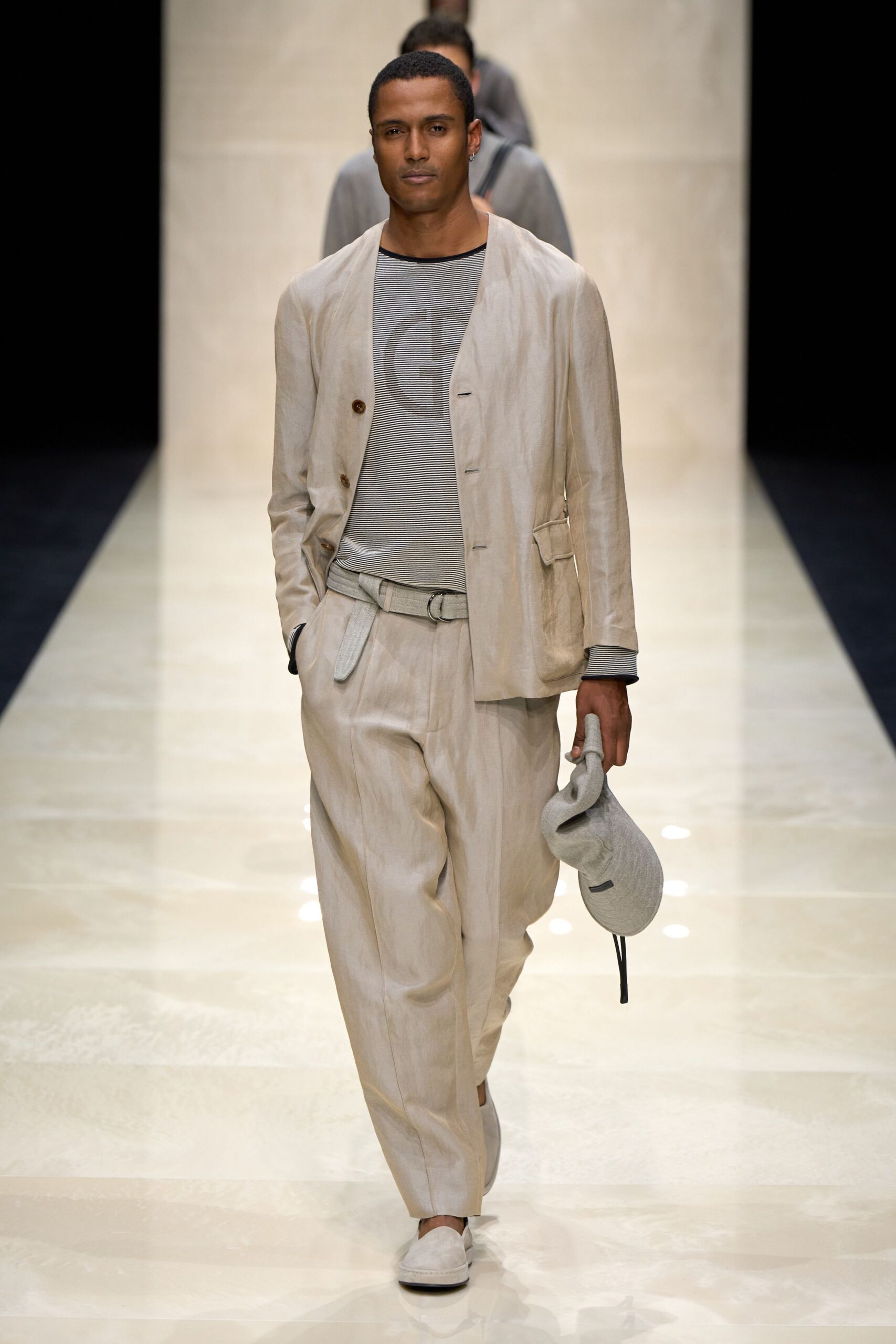 beige linen blazer with gray shirt