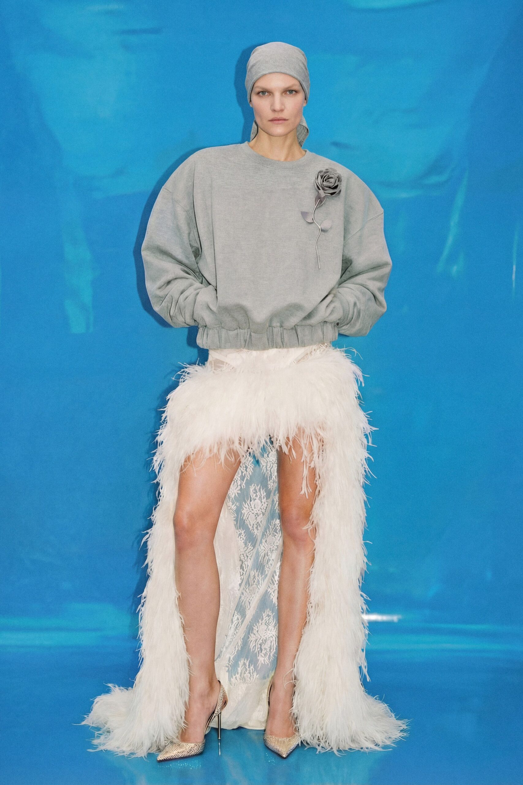 white feather fitted high-waisted tiered mini skirt