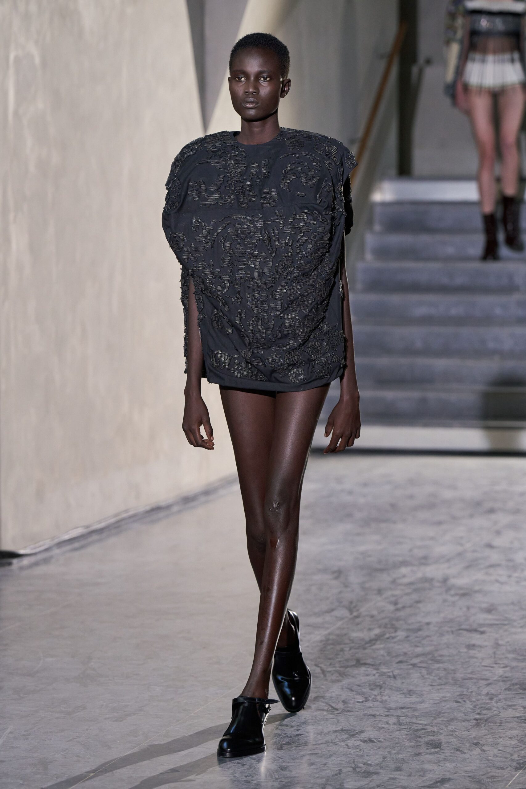 black silk short-sleeve oversized embroidered short top