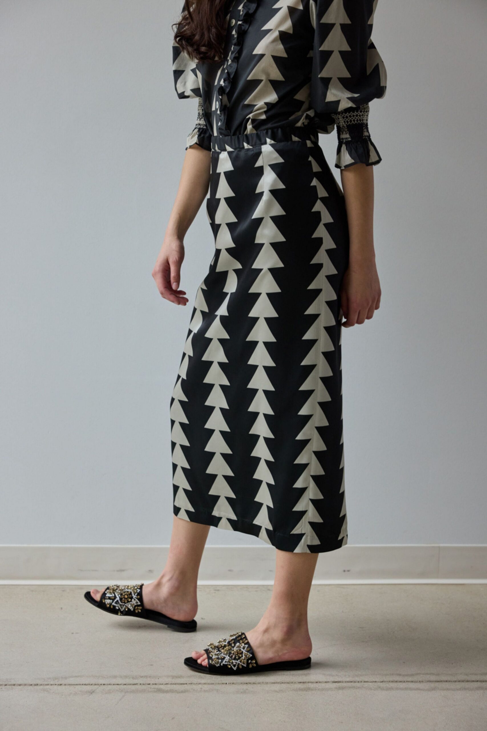 black and white printed shirt-dress