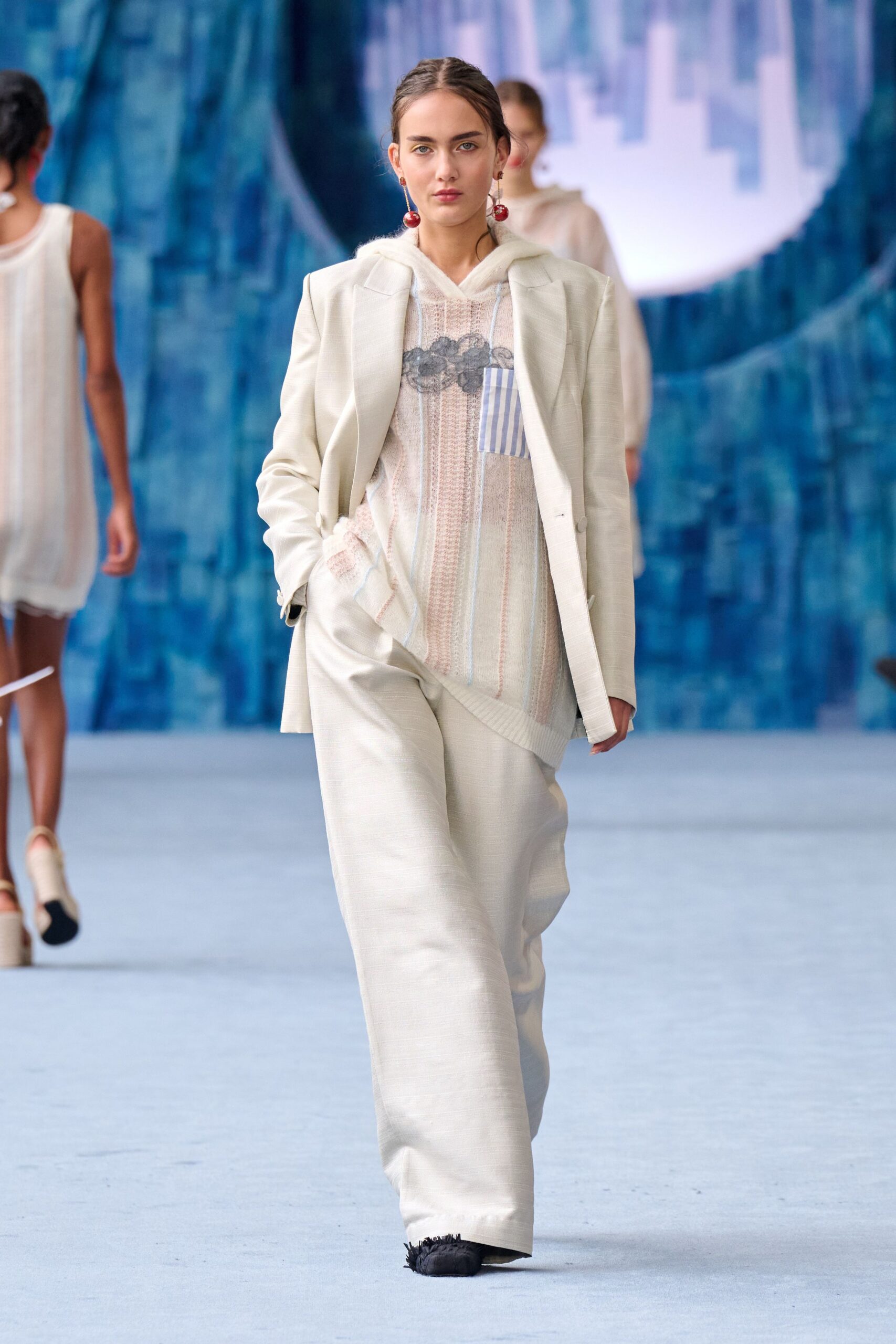 beige linen long-sleeve collared relaxed buttoned suit