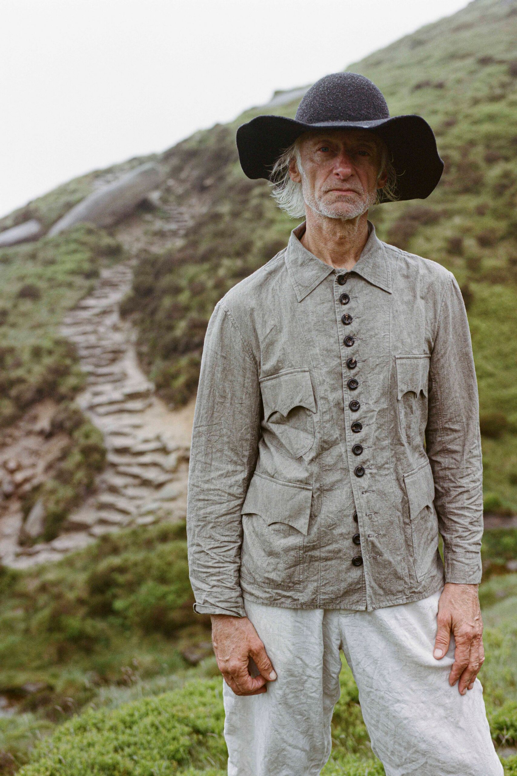 gray cotton long-sleeve collared relaxed buttoned pockets shirt
