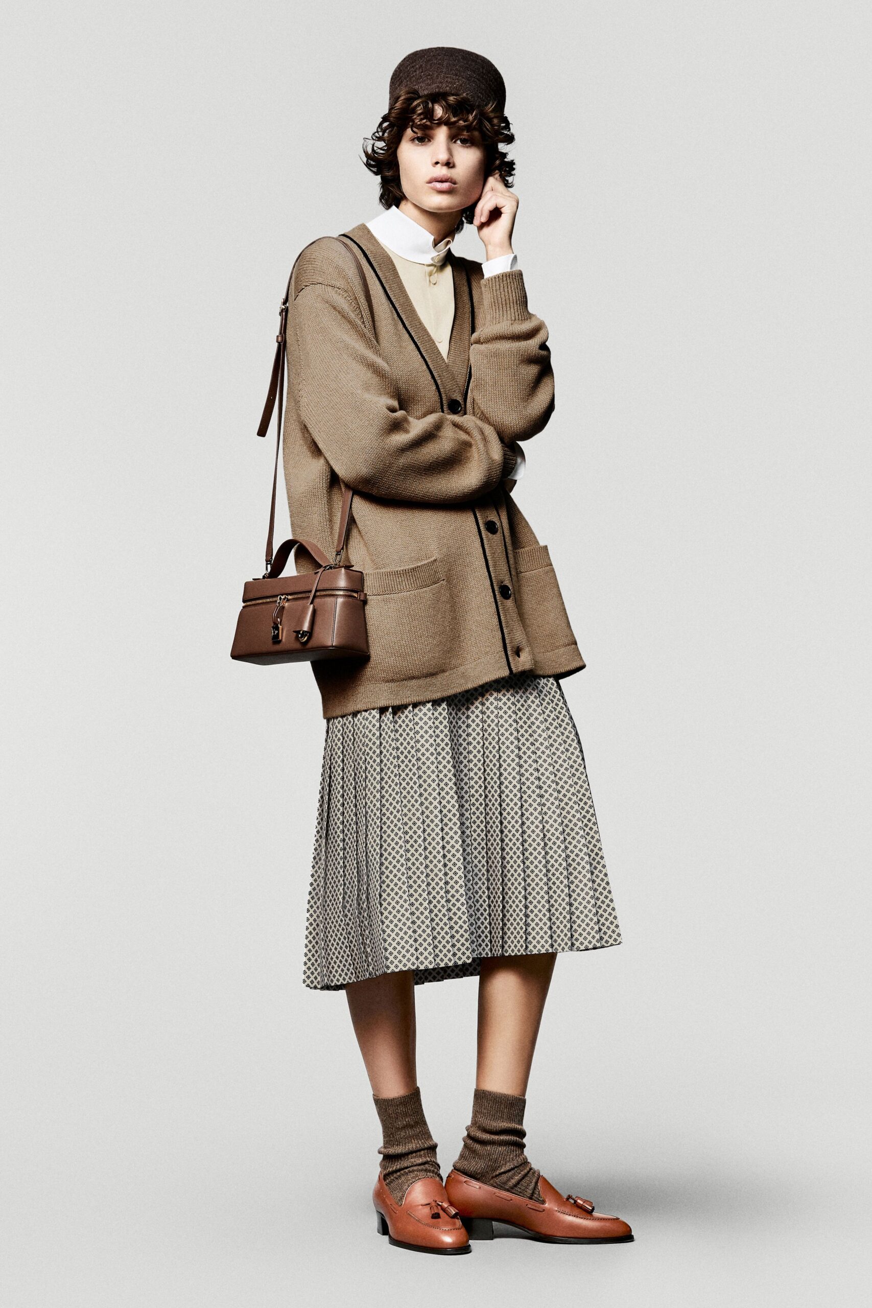 brown wool long-sleeve collared relaxed buttoned pockets cardigan