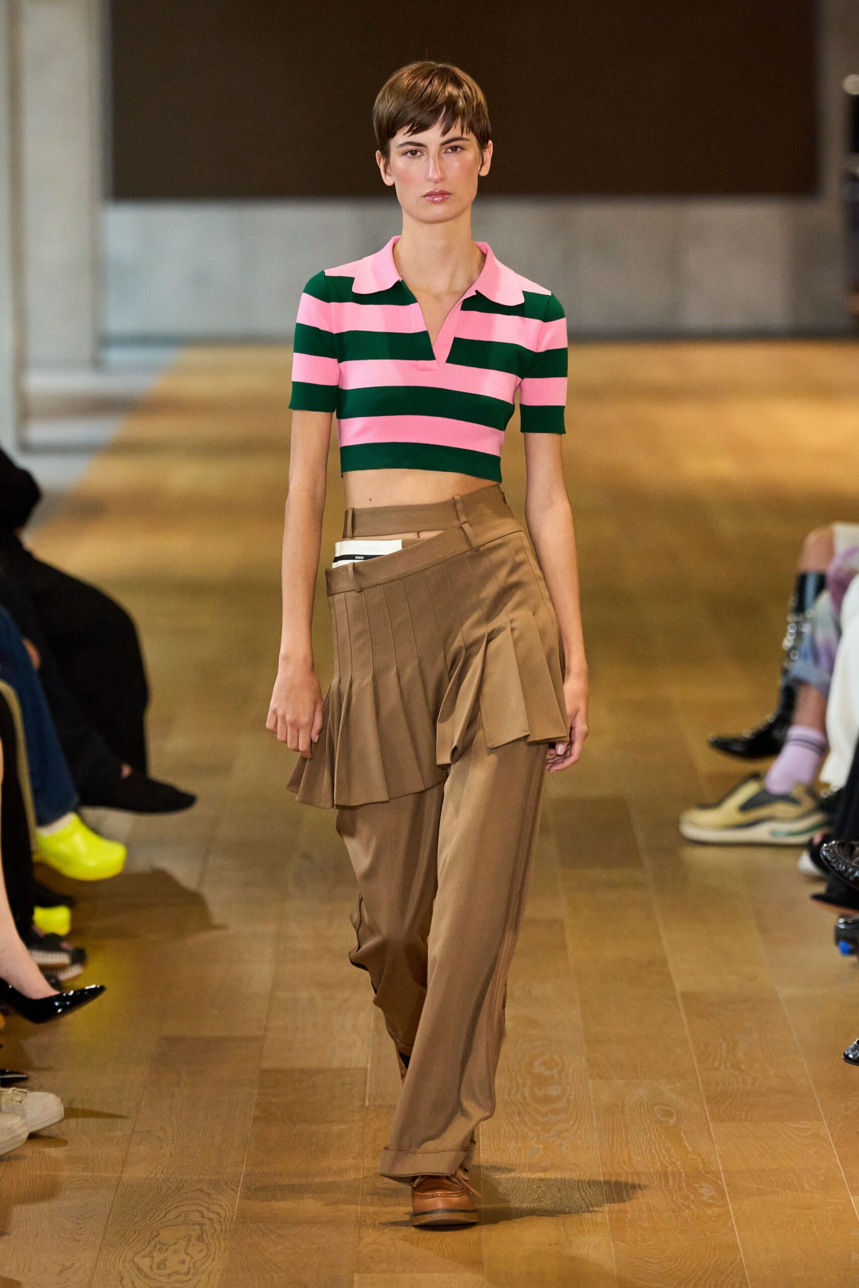 pink short-sleeve collared fitted striped cropped top