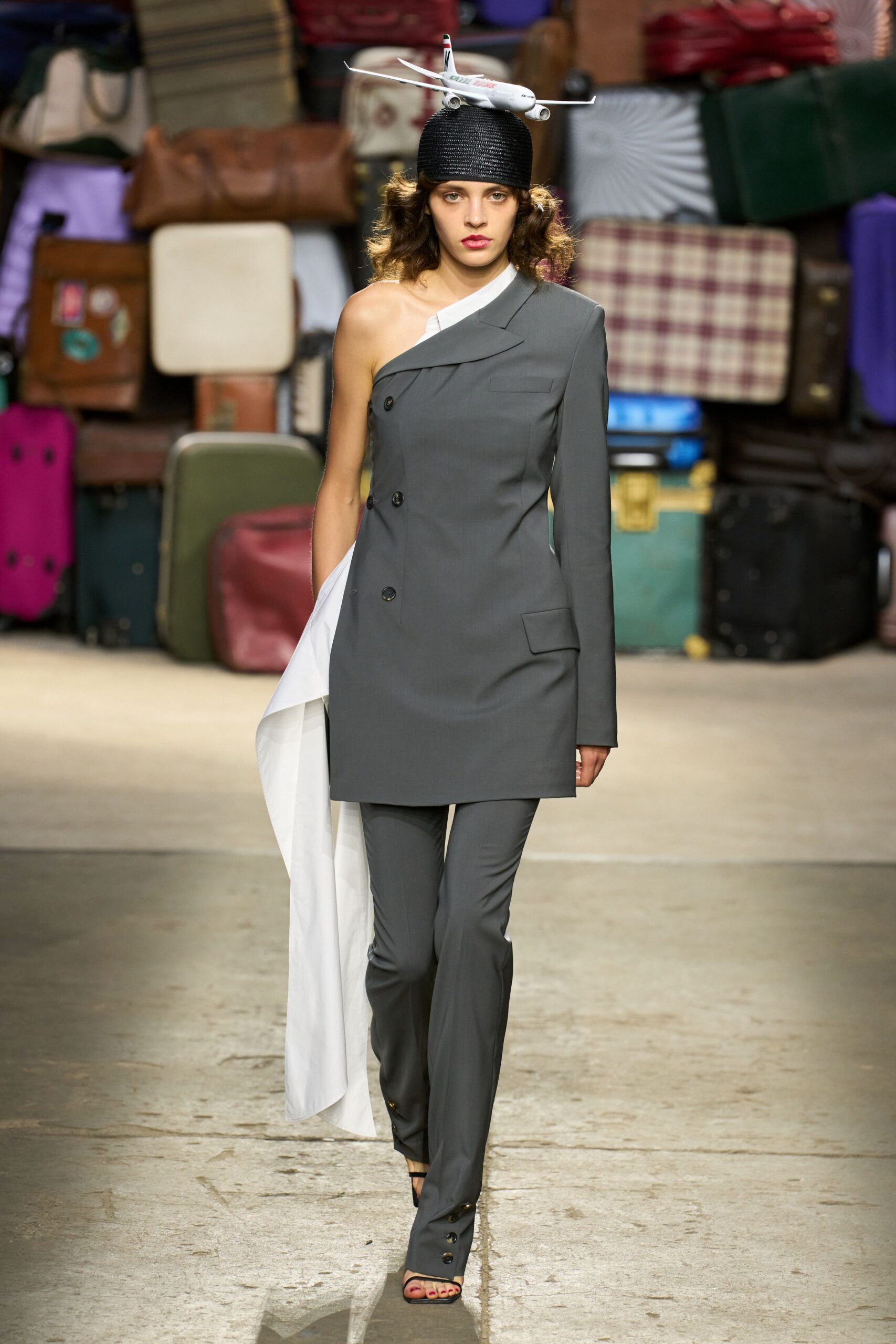 gray cotton long-sleeve collared tailored buttoned blazer