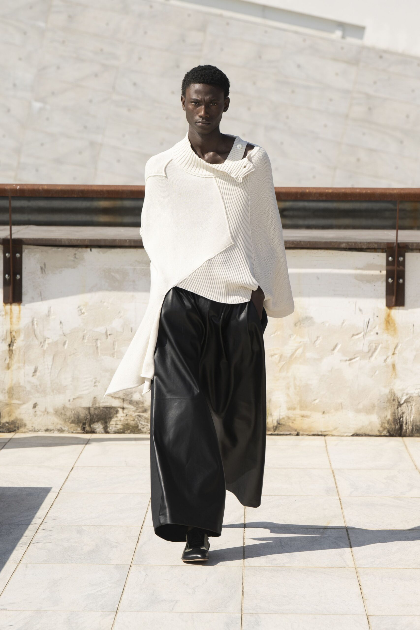 white wool long-sleeve collared relaxed coat