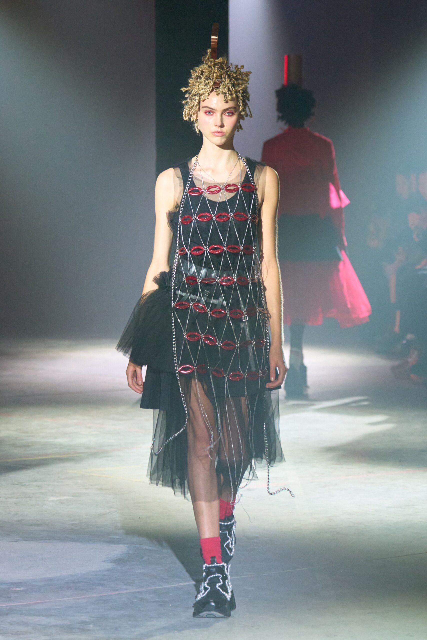black tulle sleeveless v-neck fitted layered pleated dress