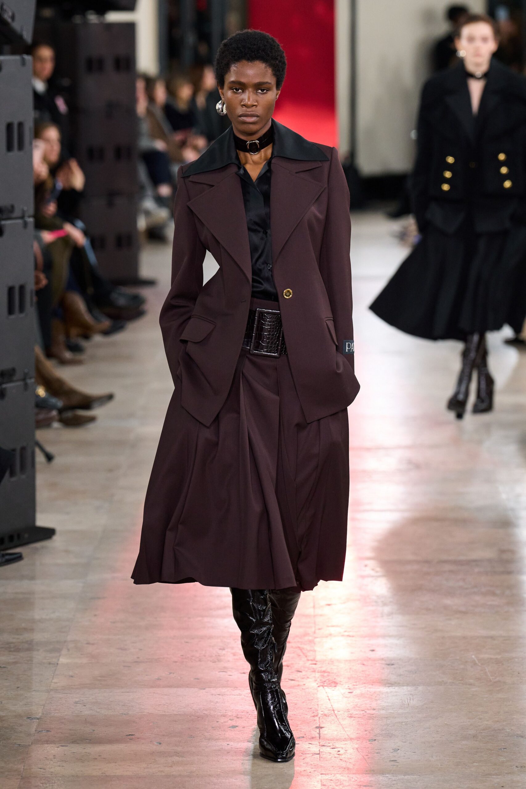 brown wool long-sleeve collared fitted buttoned pleated coat