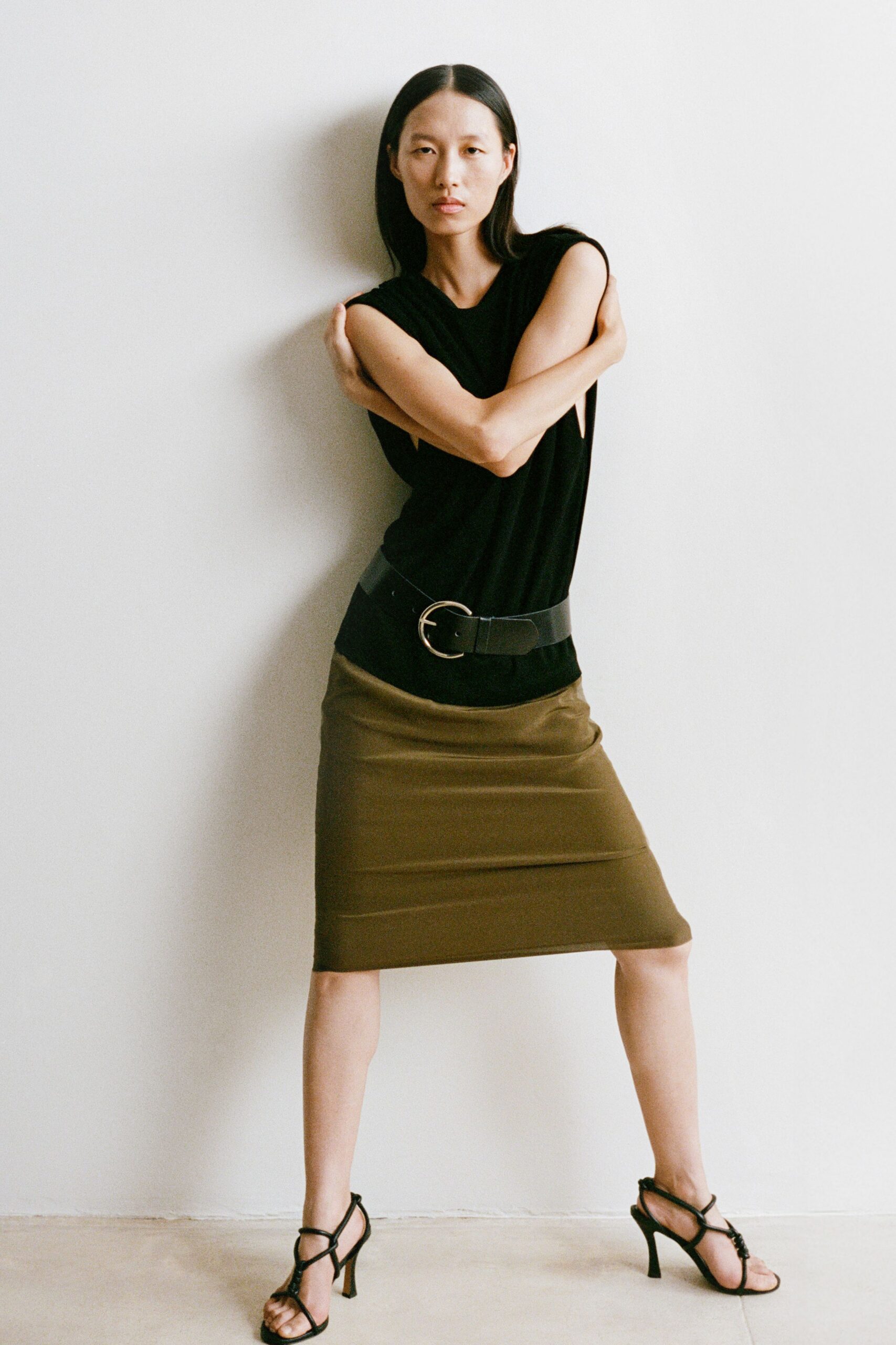 black sleeveless fitted top