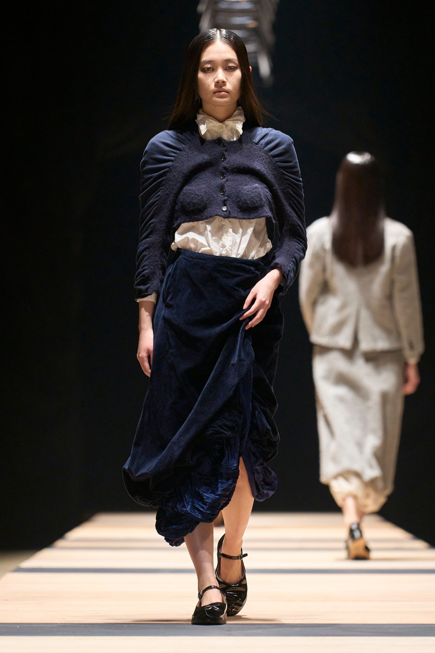 blue wool long-sleeve collared fitted pleated jacket