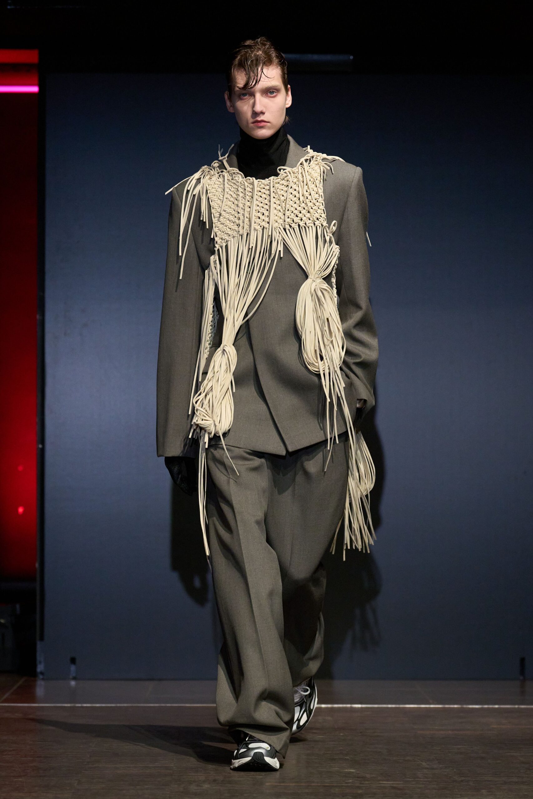 gray wool long-sleeve collared relaxed fringed suit