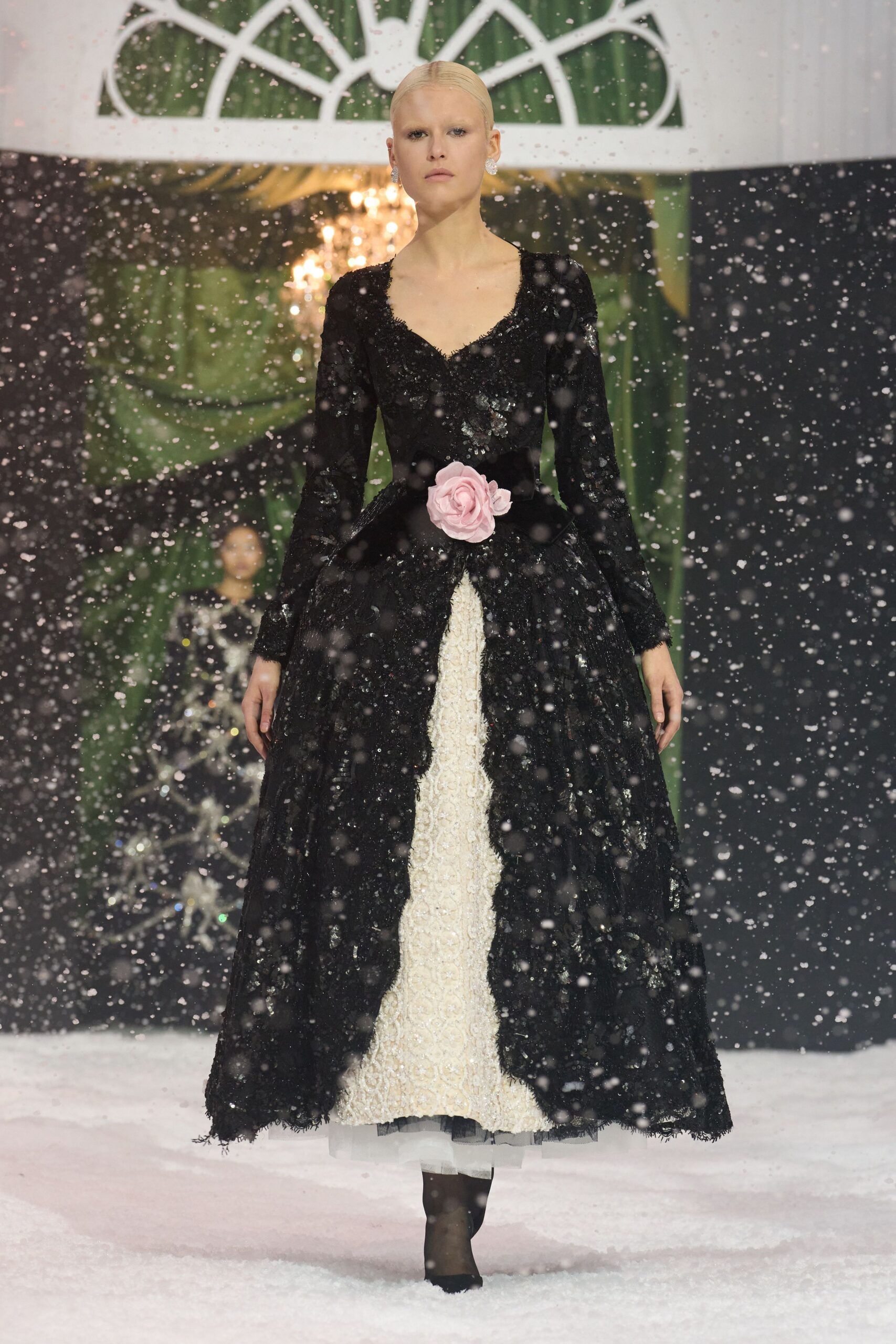 black lace long-sleeve v-neck fitted layered pleated dress