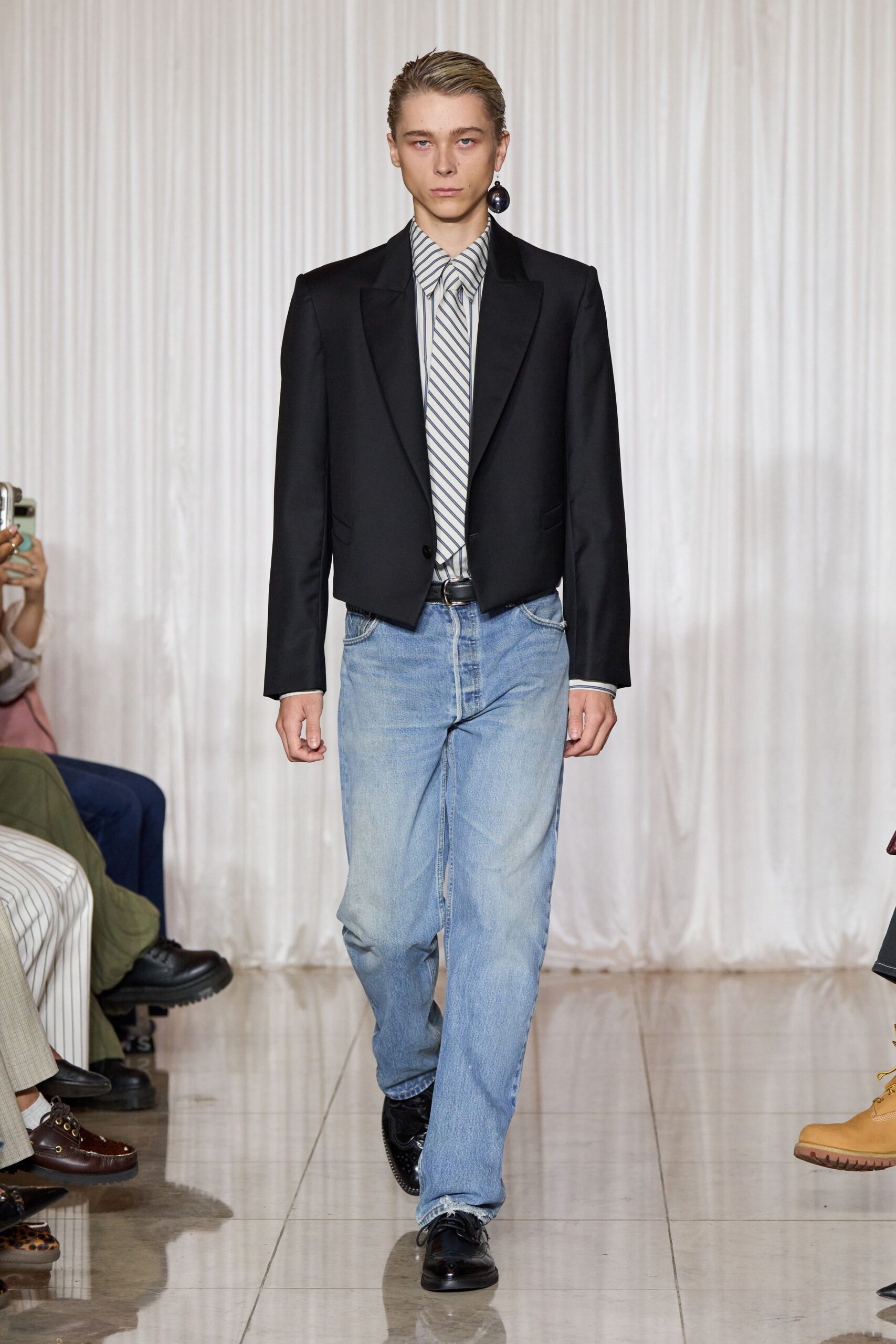 black blazer white shirt blue jeans