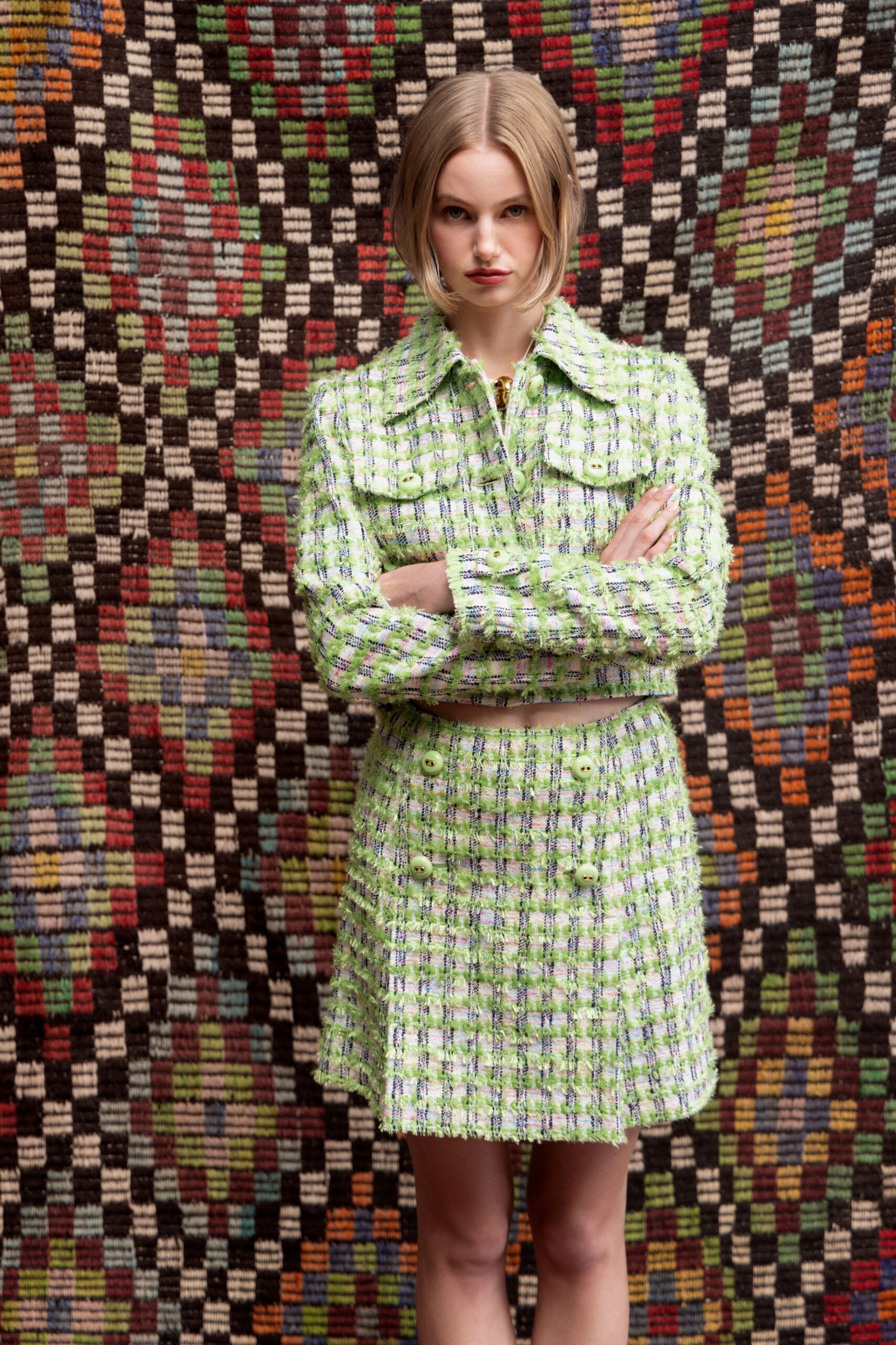 green tweed long-sleeve collared fitted buttoned blazer