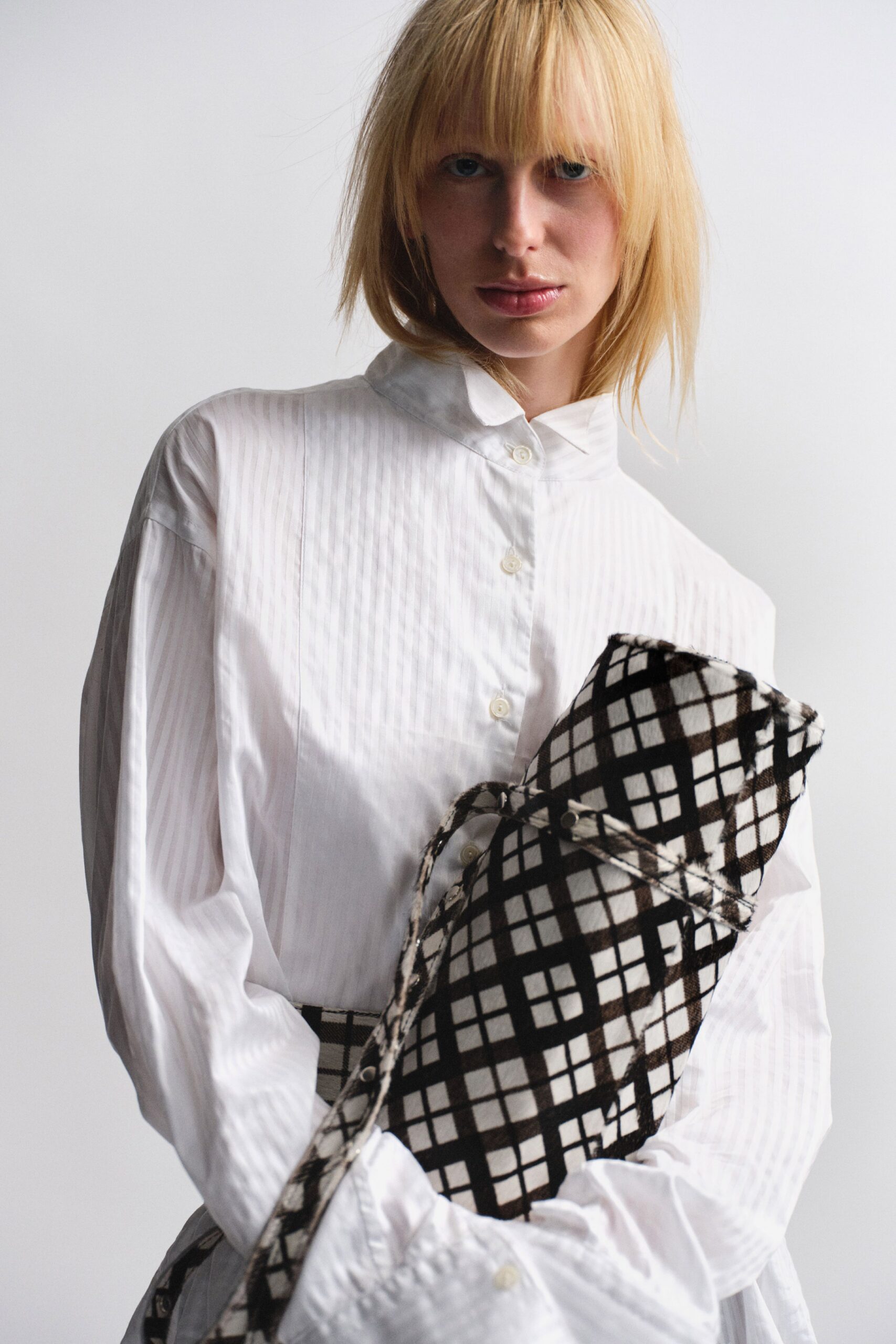 relaxed white striped shirt with checked bag