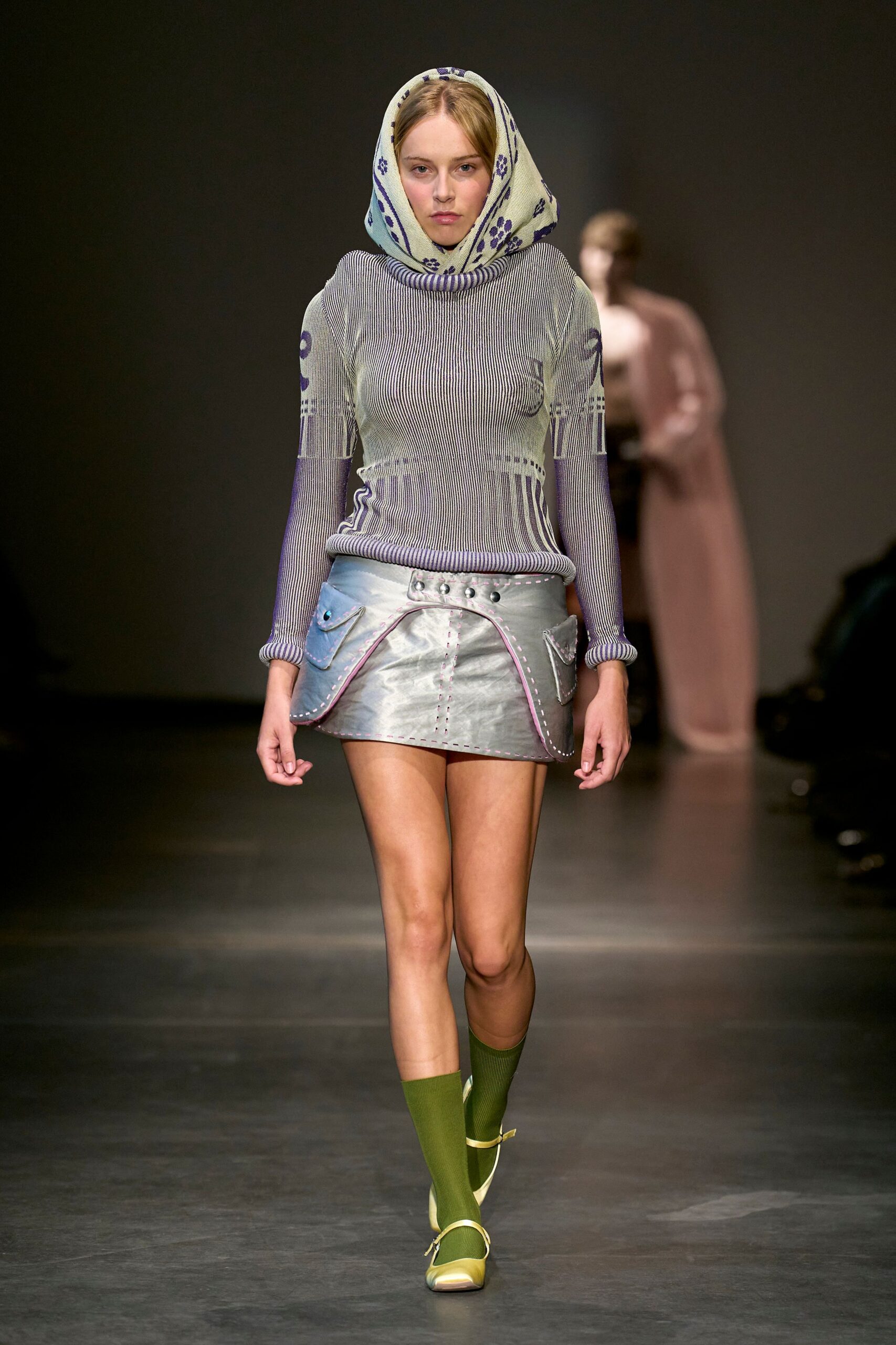 gray metallic fitted zippered pencil skirt