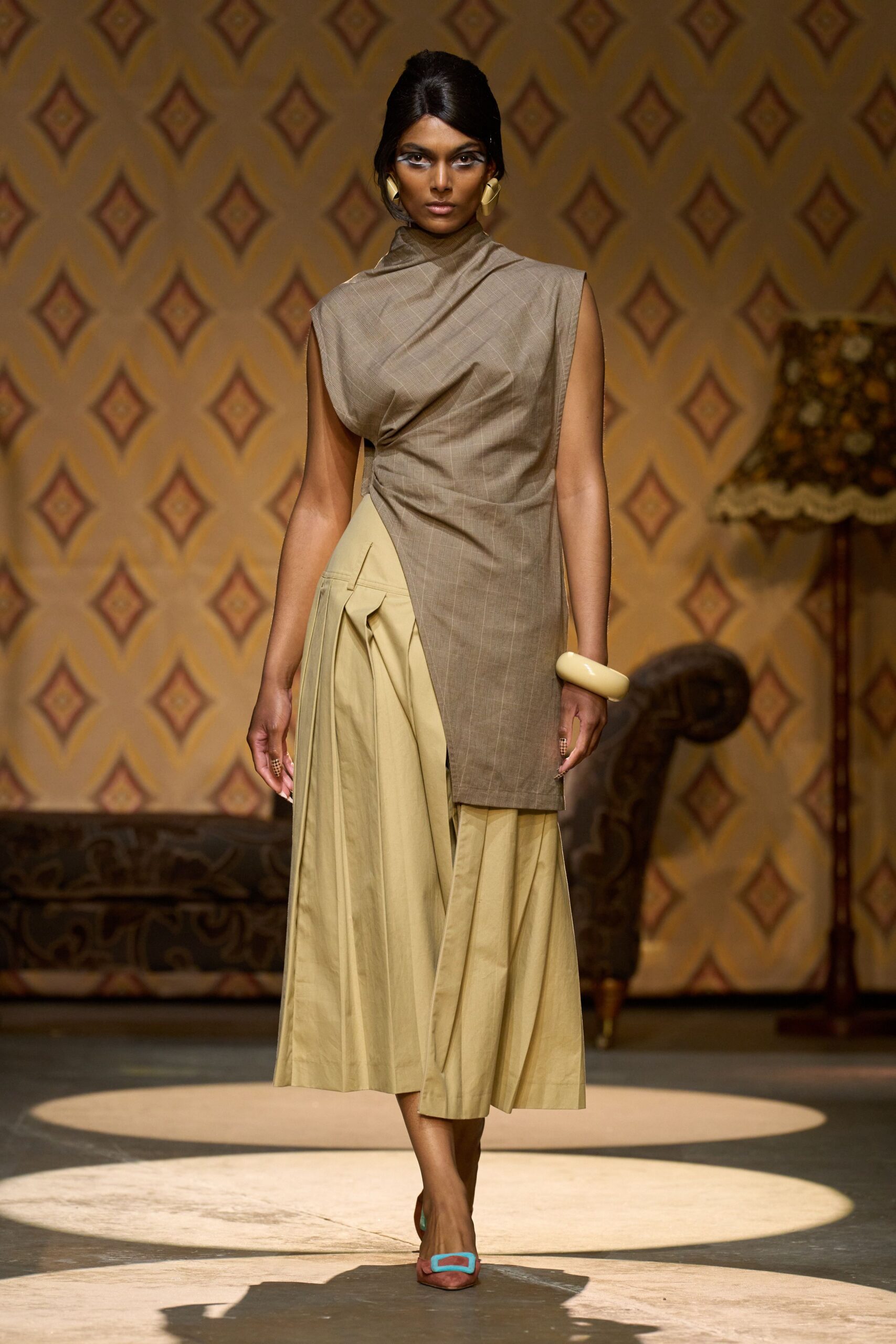 beige fitted sleeveless dress
