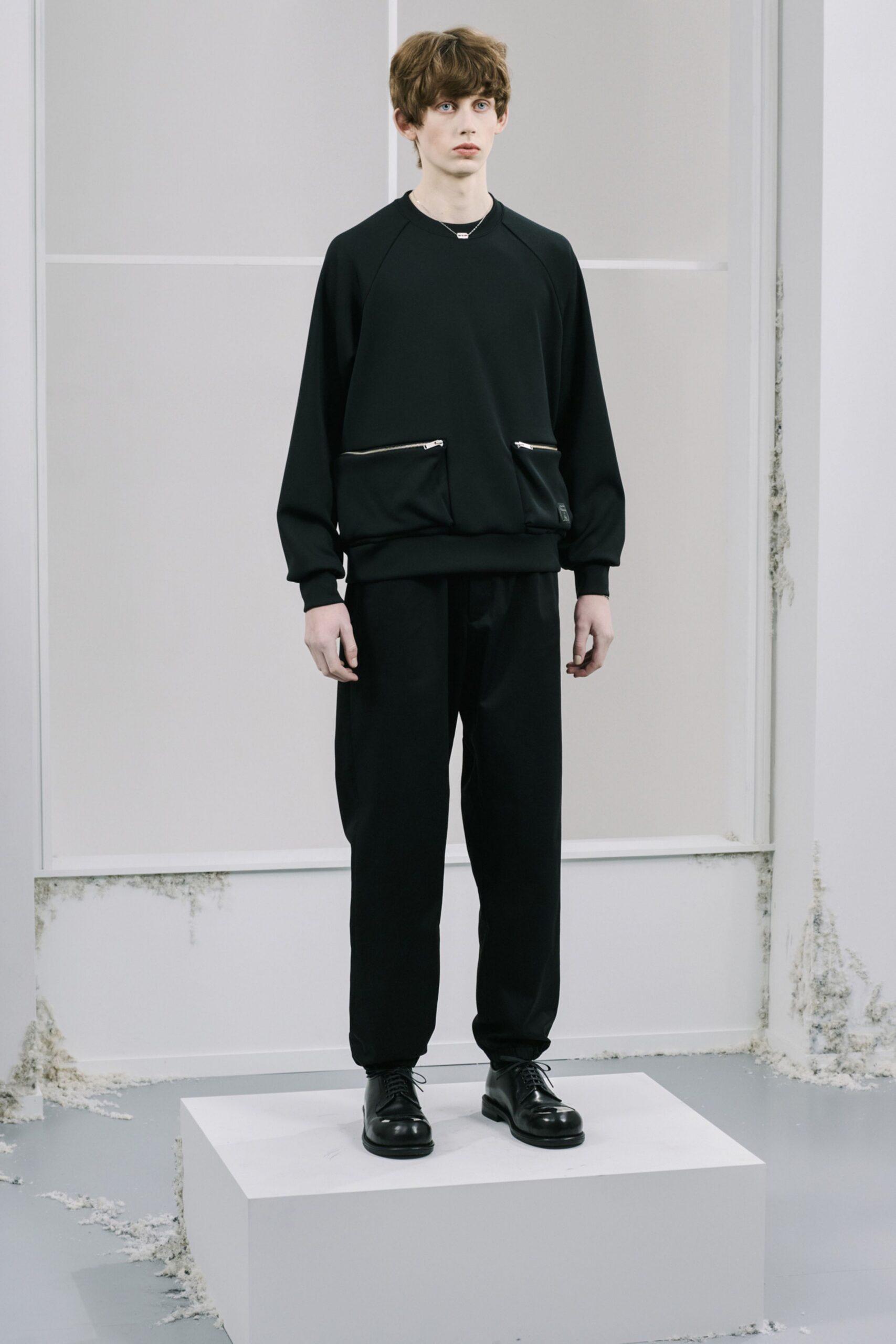 black cotton long-sleeve v-neck relaxed zippered pockets sweater
