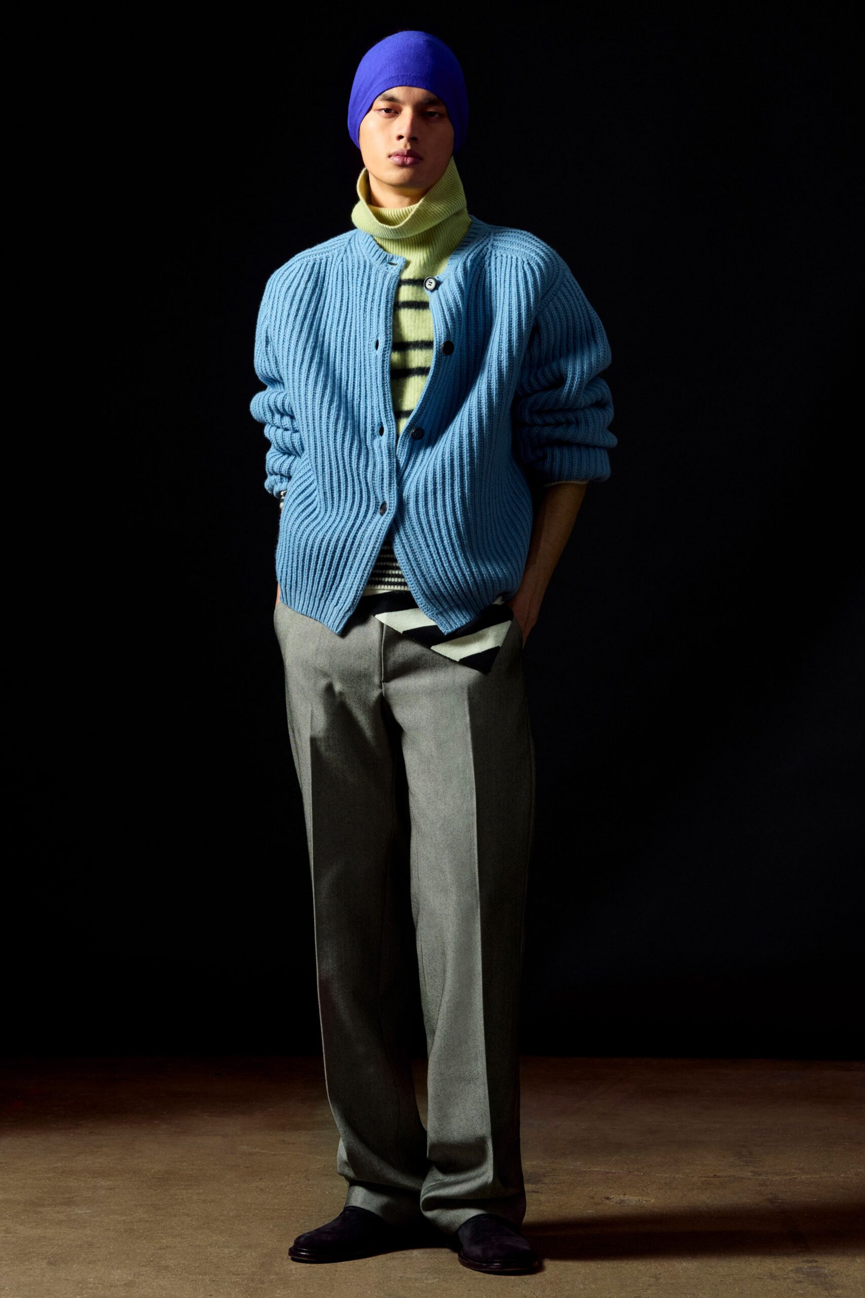 green cotton short-sleeve collared fitted striped shirt