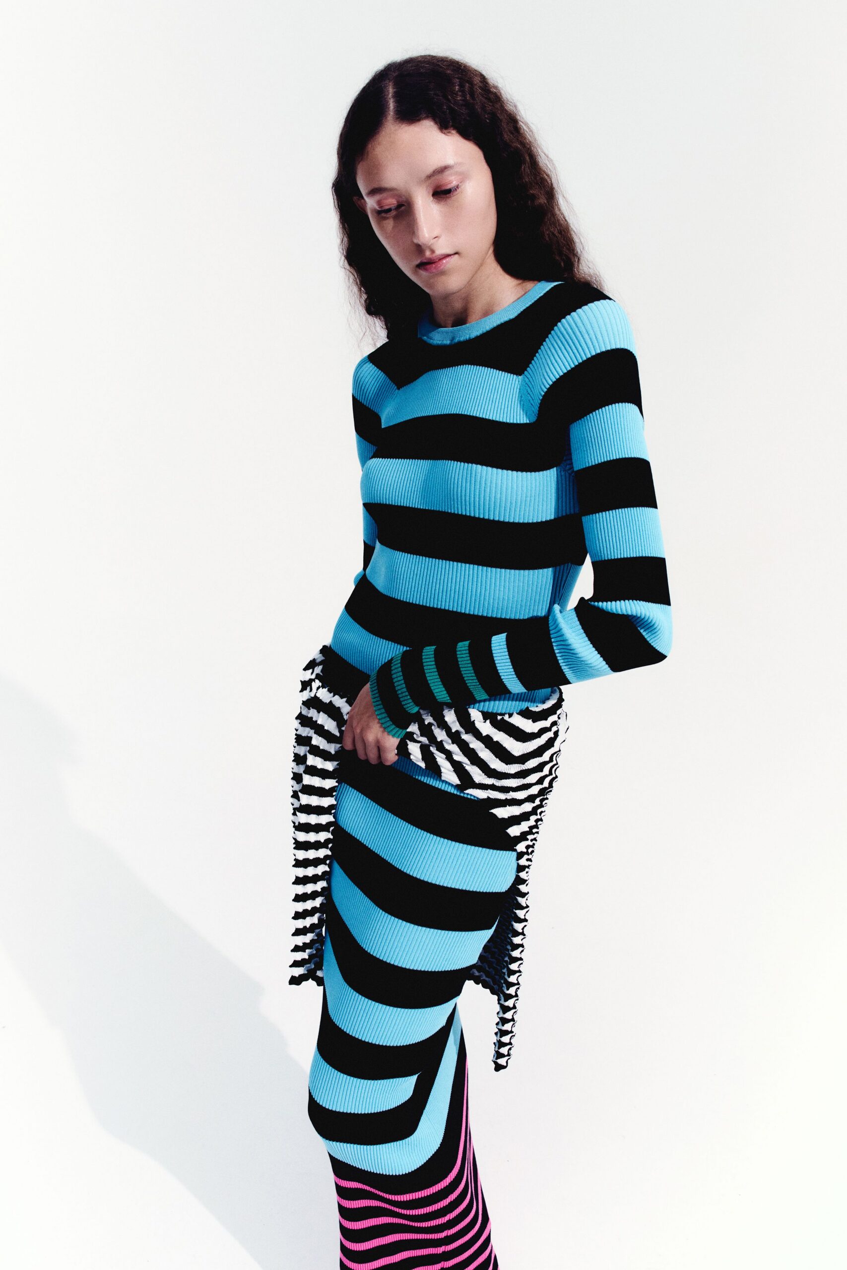 black cotton long-sleeve scoop-neck fitted striped top