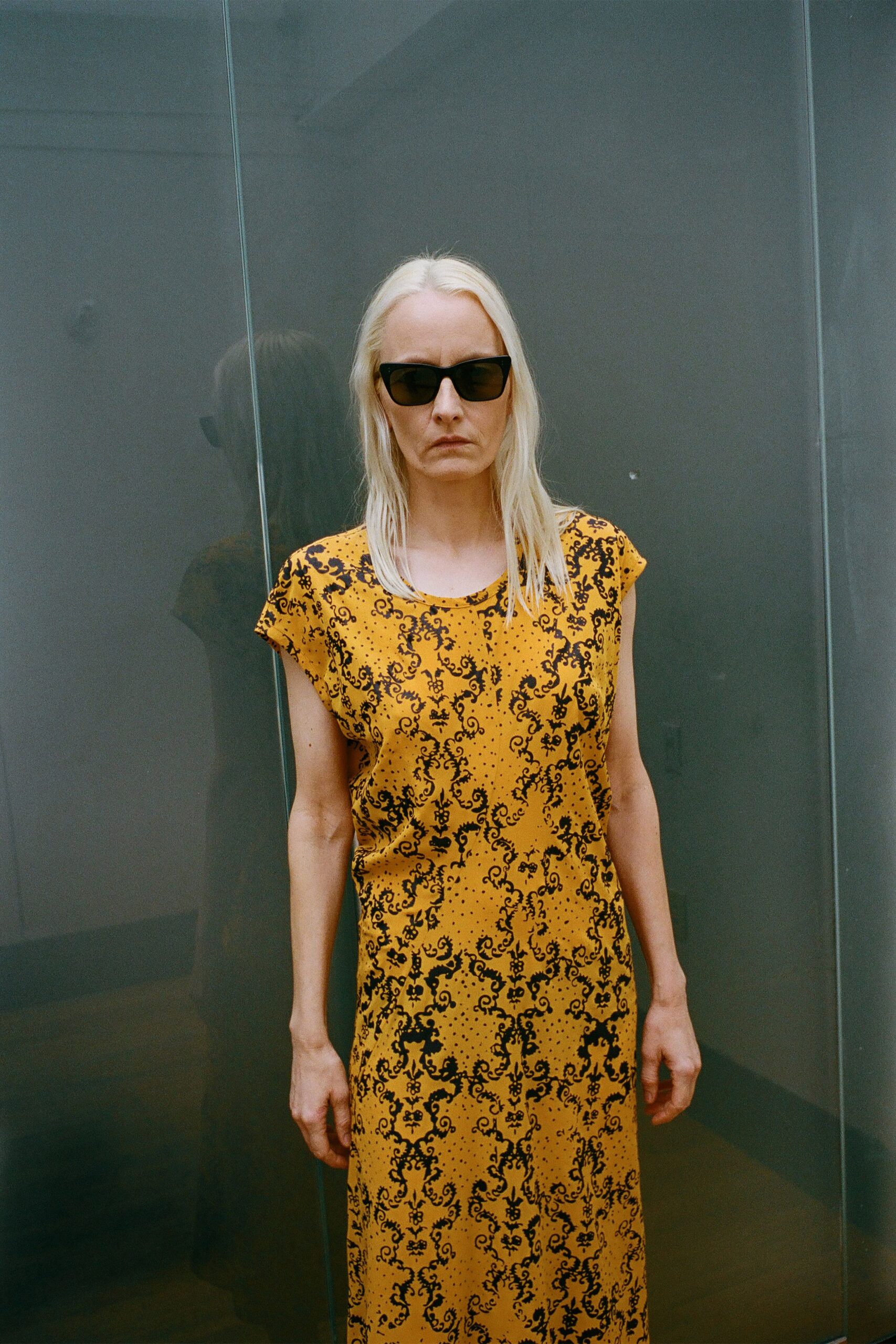 yellow cotton short-sleeve scoop-neck fitted printed maxi dress
