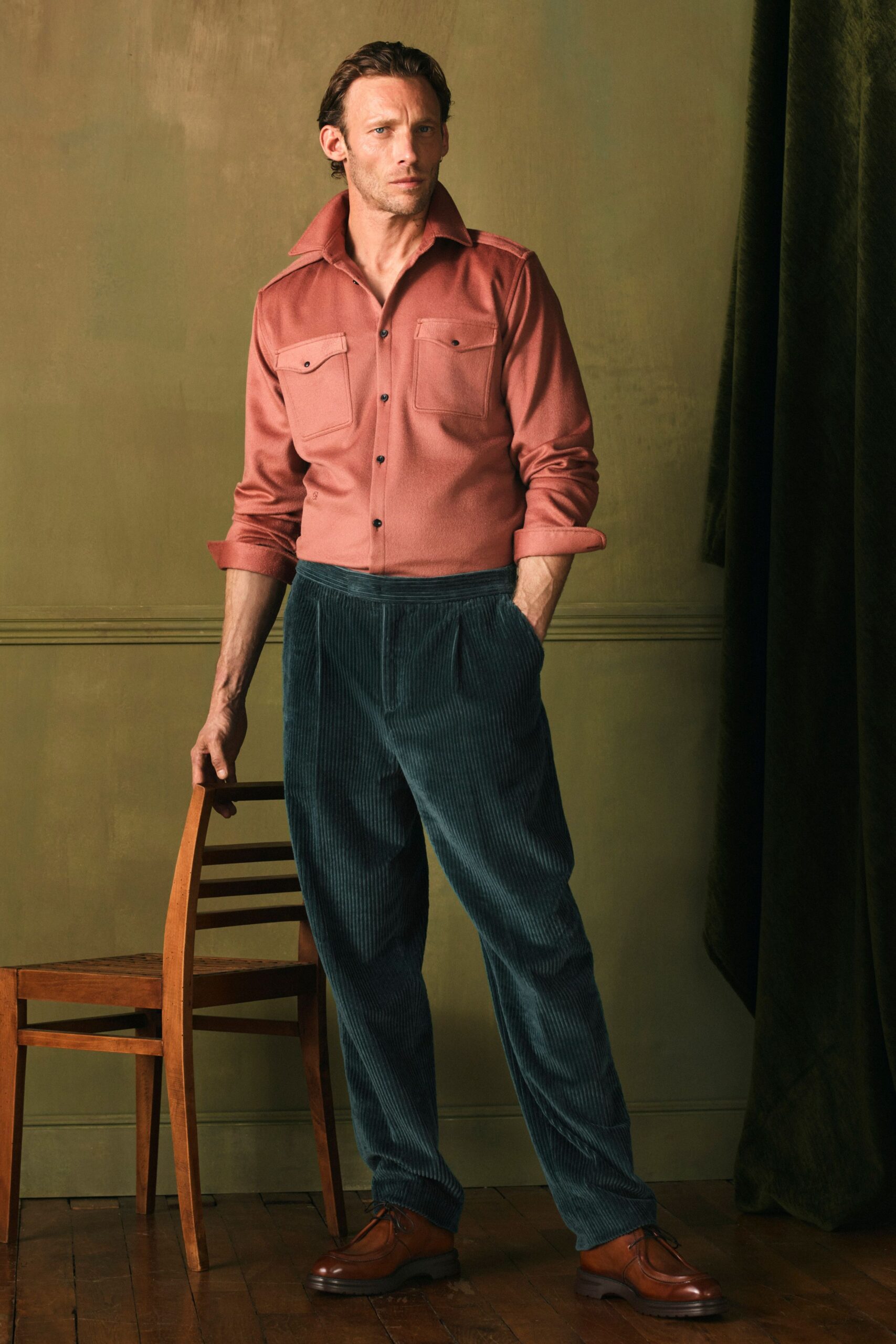 red cotton long-sleeve collared fitted buttoned shirt