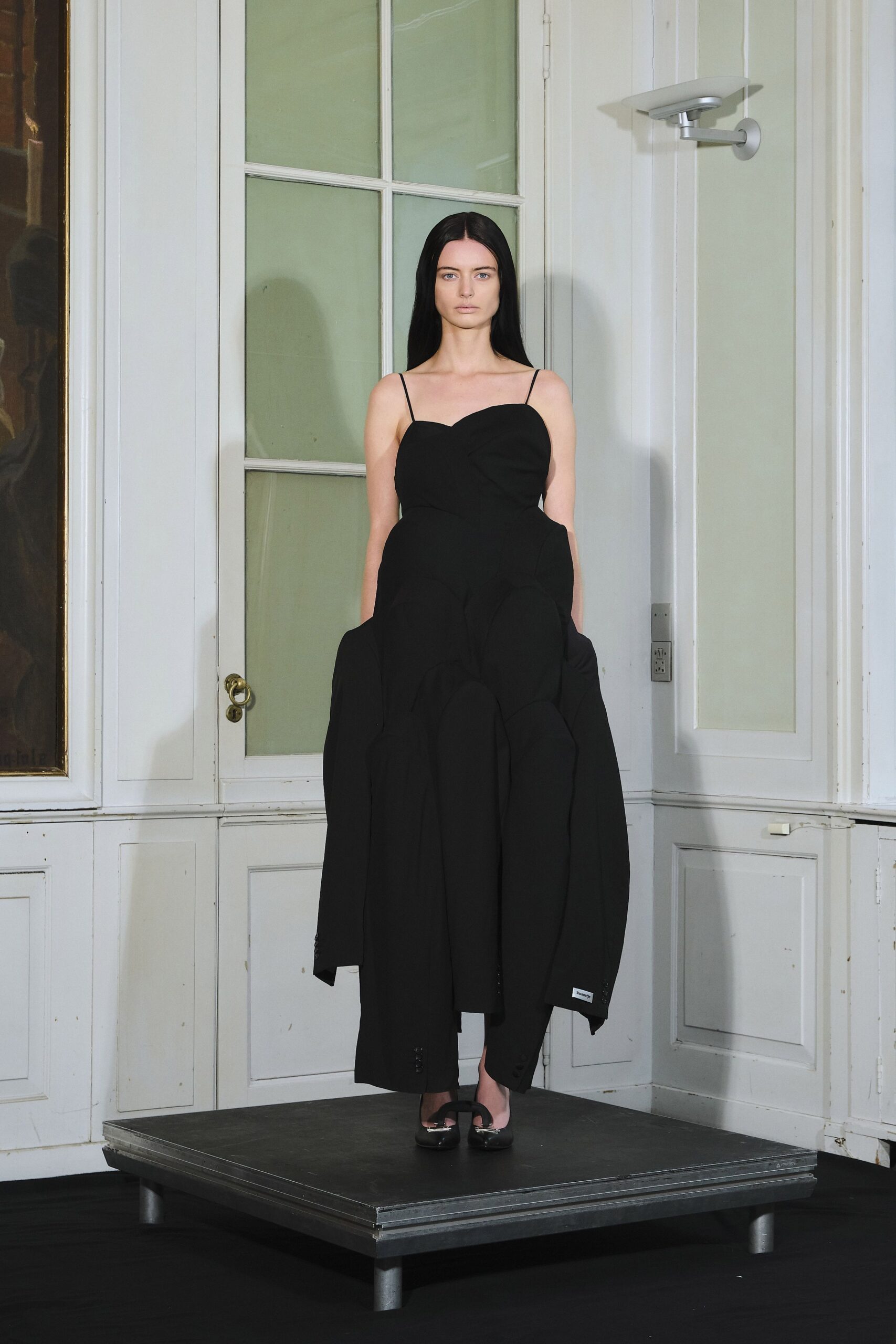 black fitted sleeveless dress with shoes