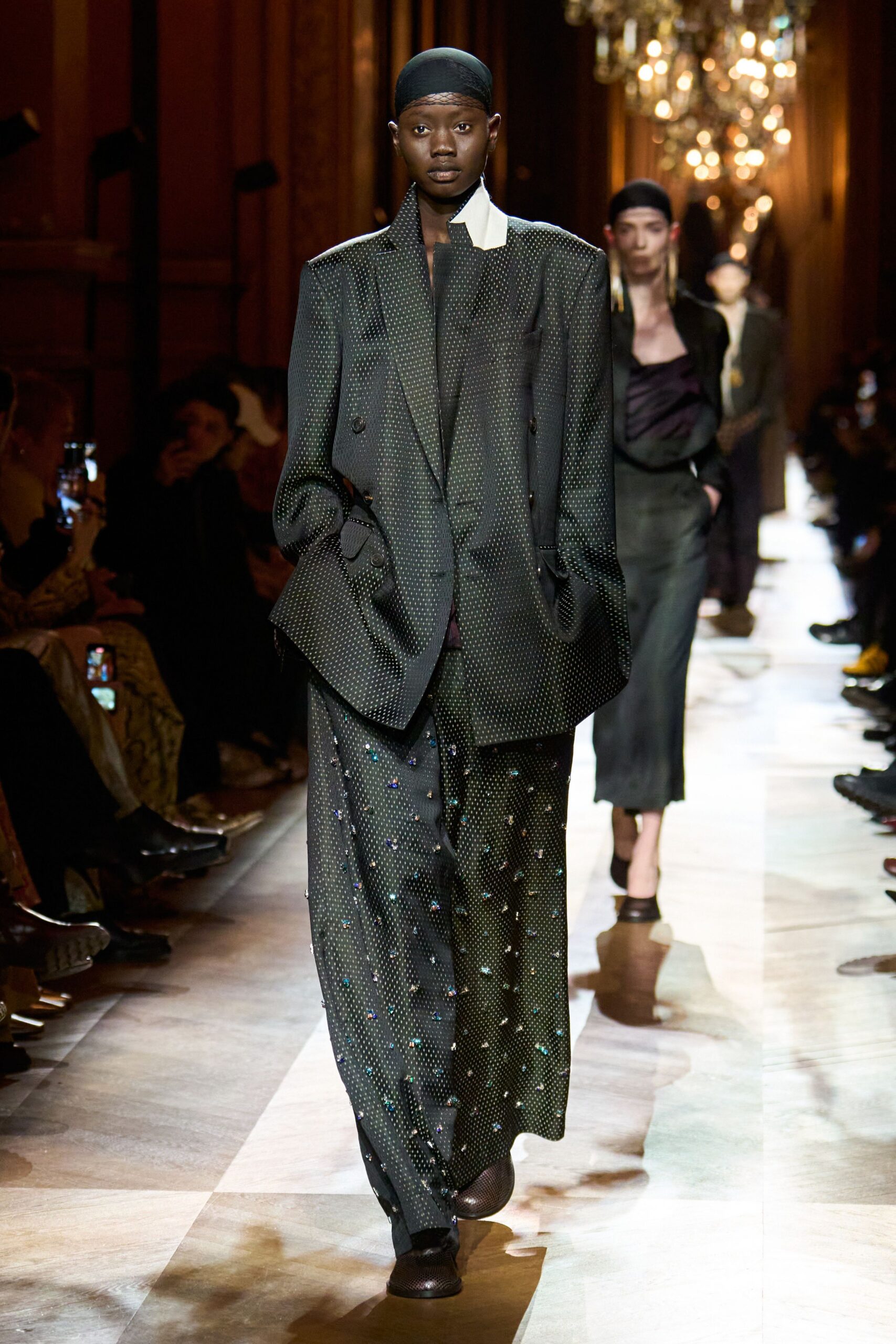 black silk long-sleeve collared oversized buttoned pleated blazer