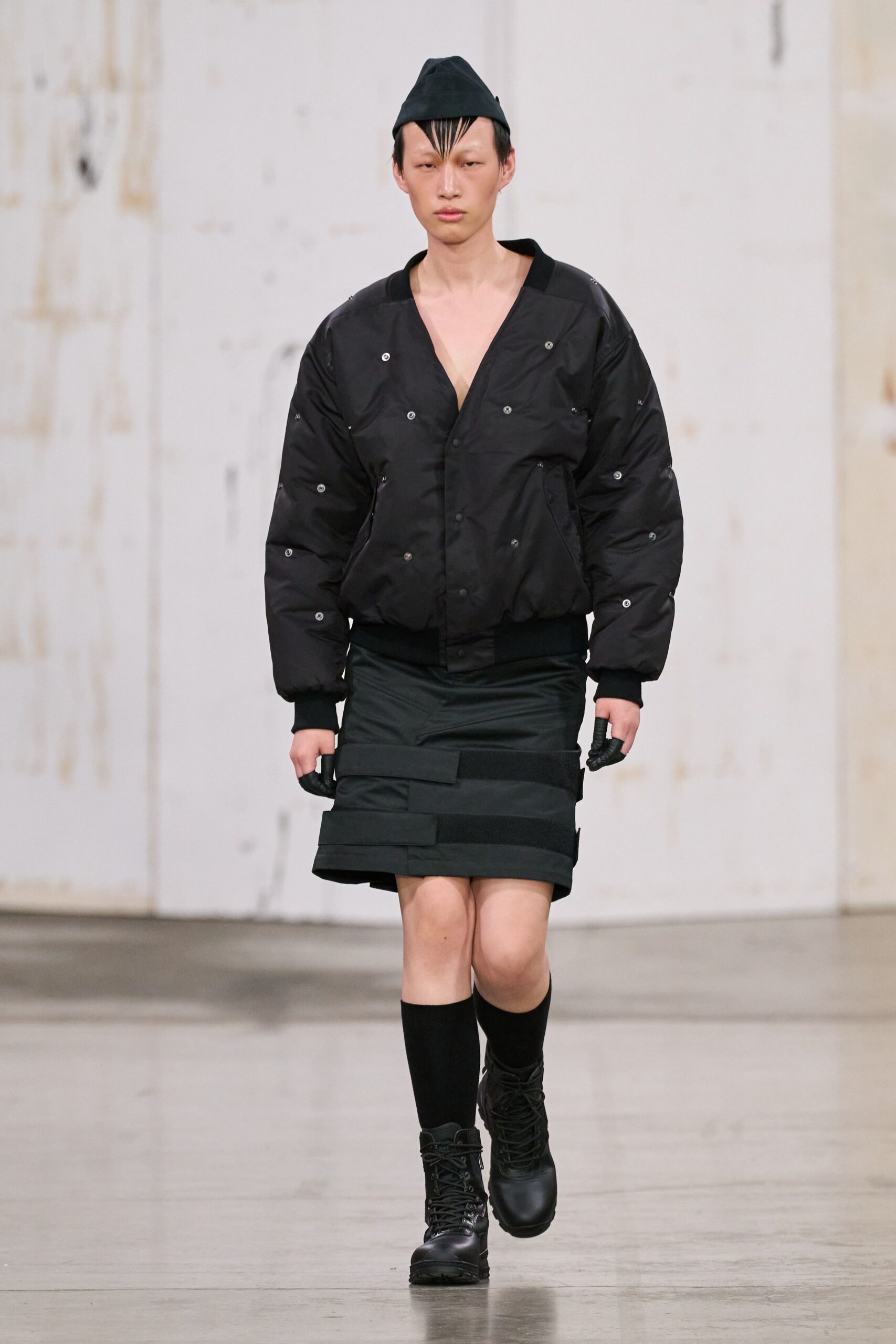 black cotton long-sleeve v-neck relaxed zippered jacket