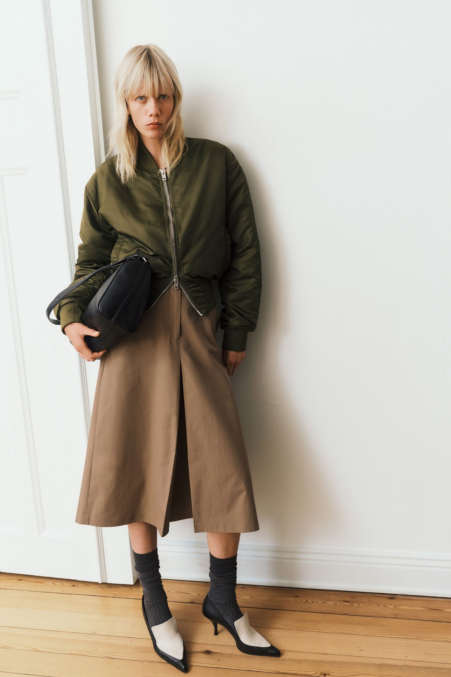 green cotton long-sleeve collared fitted zippered jacket