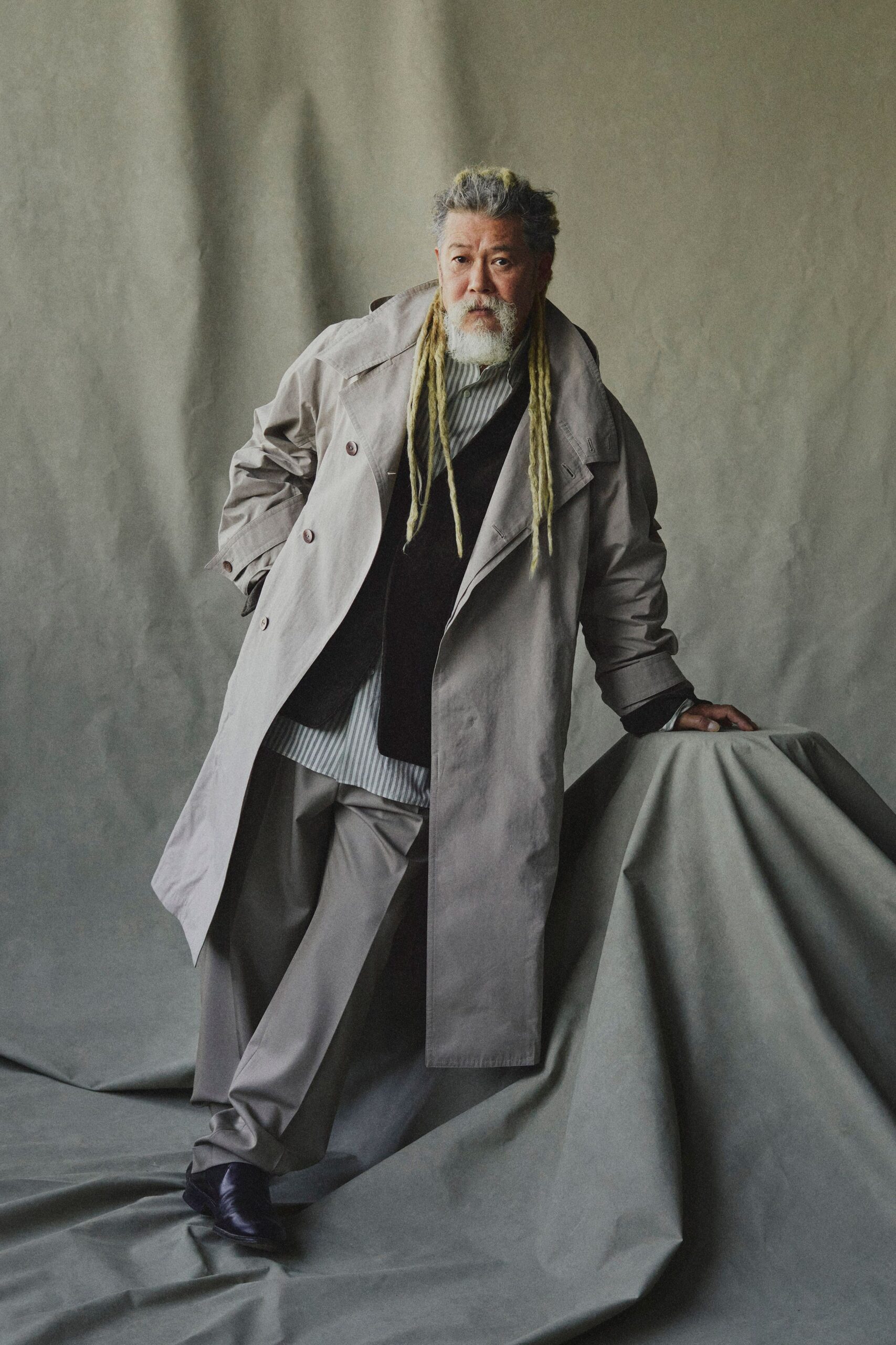 beige cotton long-sleeve collared relaxed trench