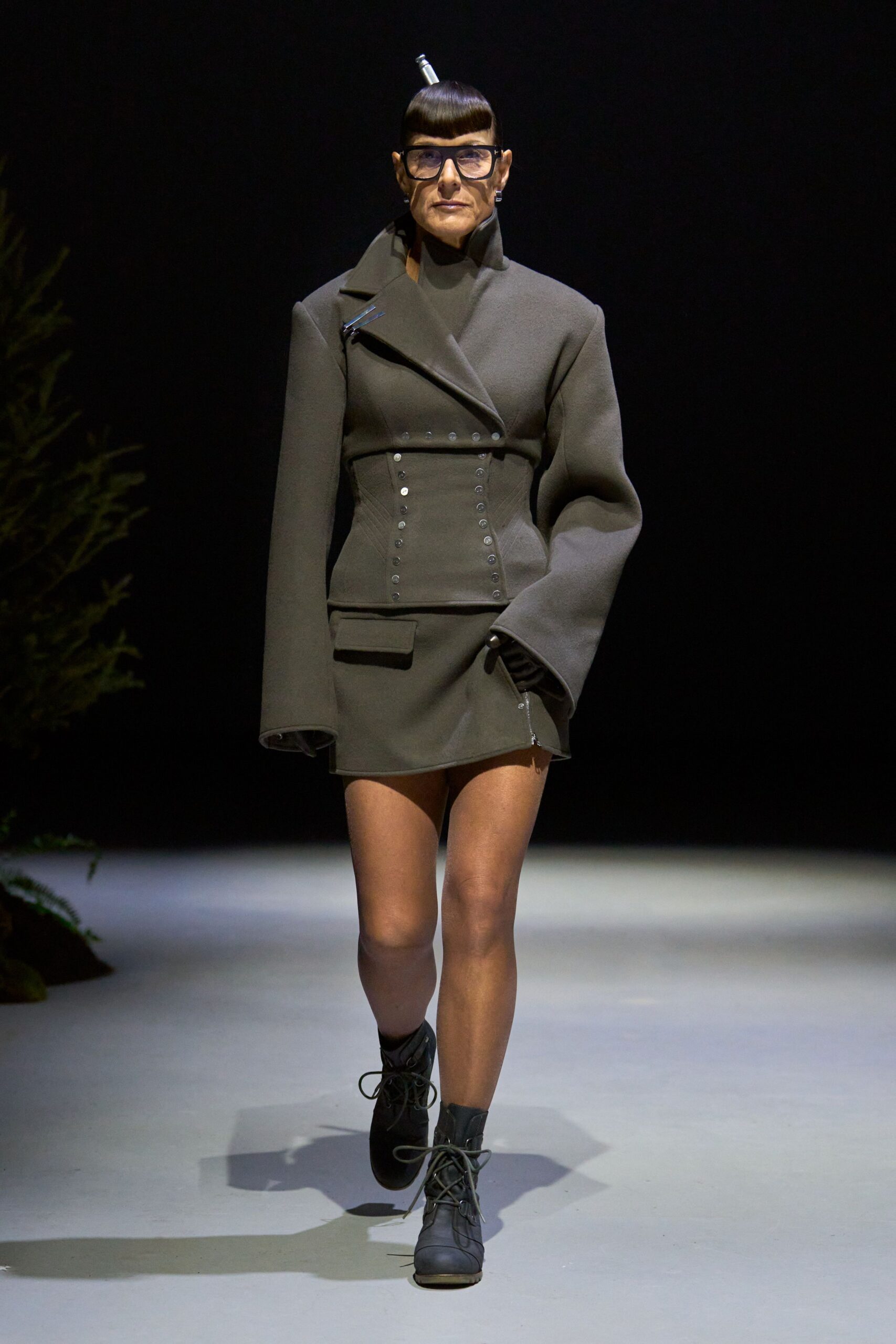 gray wool long-sleeve collared structured zippered short jacket