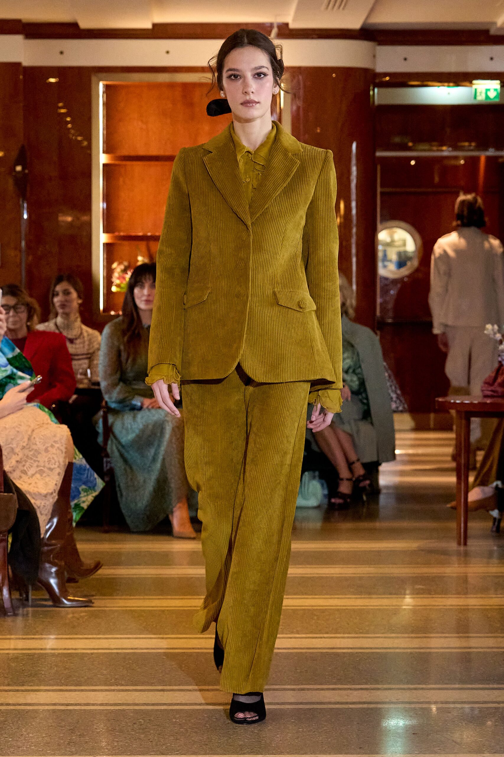 yellow cotton long-sleeve collared tailored pleated suit