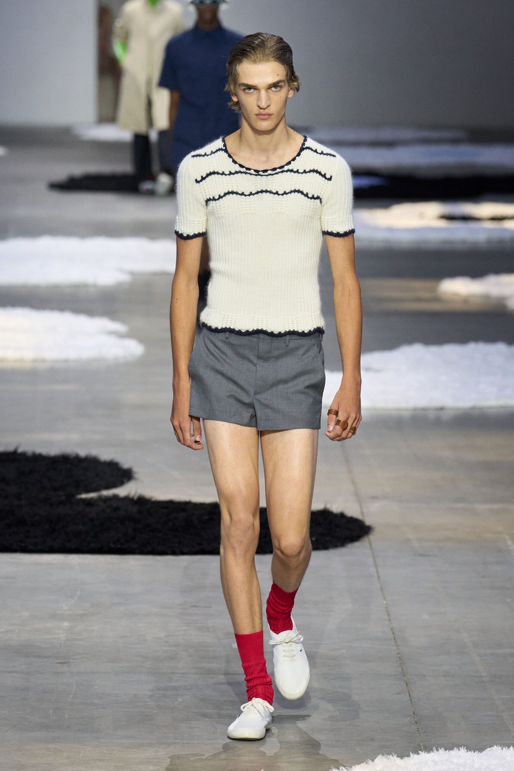 gray cotton fitted straight-leg short shorts