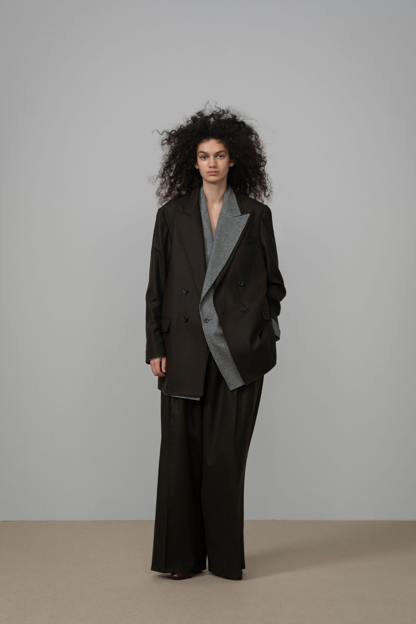 black wool long-sleeve collared oversized blazer