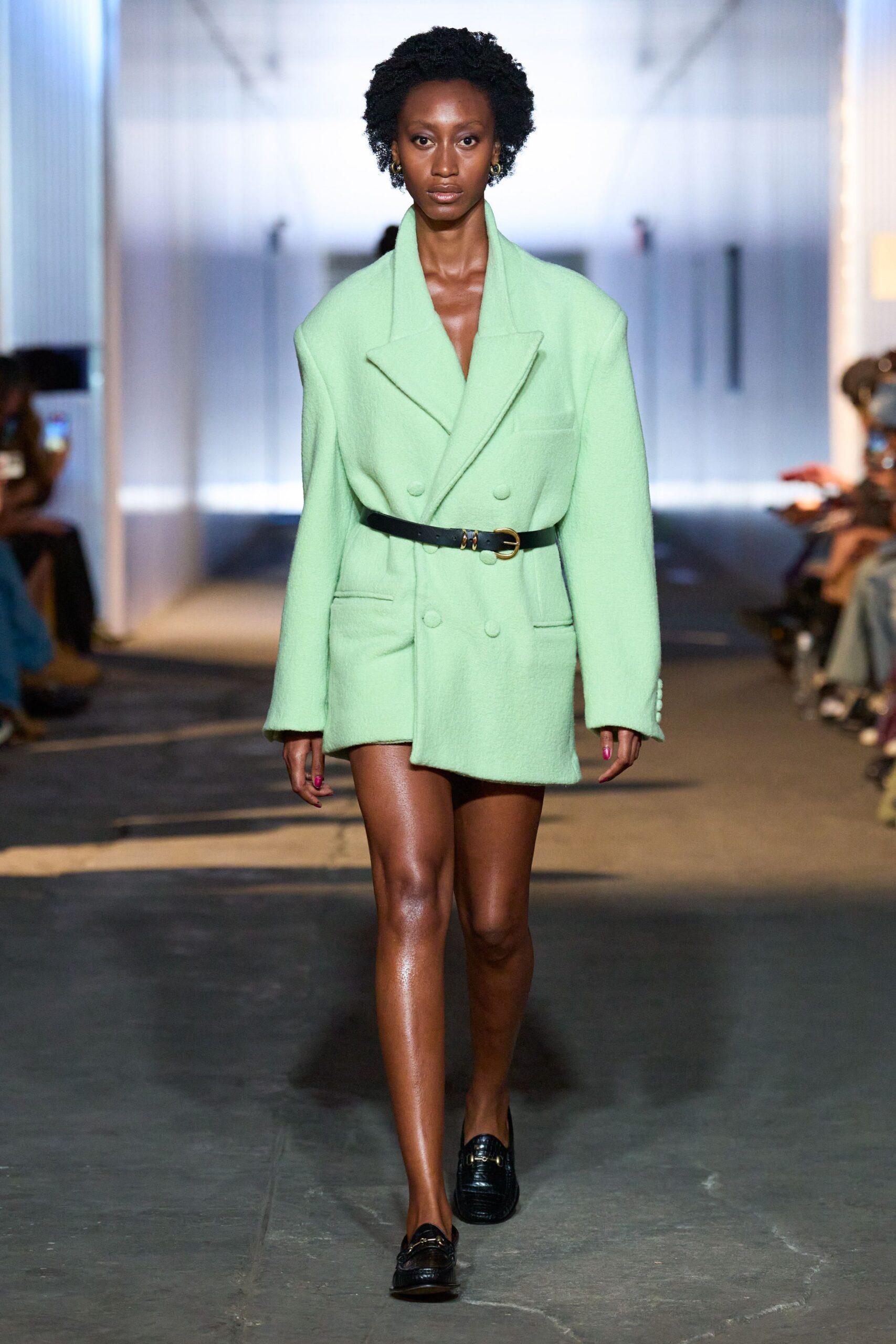 green wool long-sleeve collared oversized buttoned short blazer