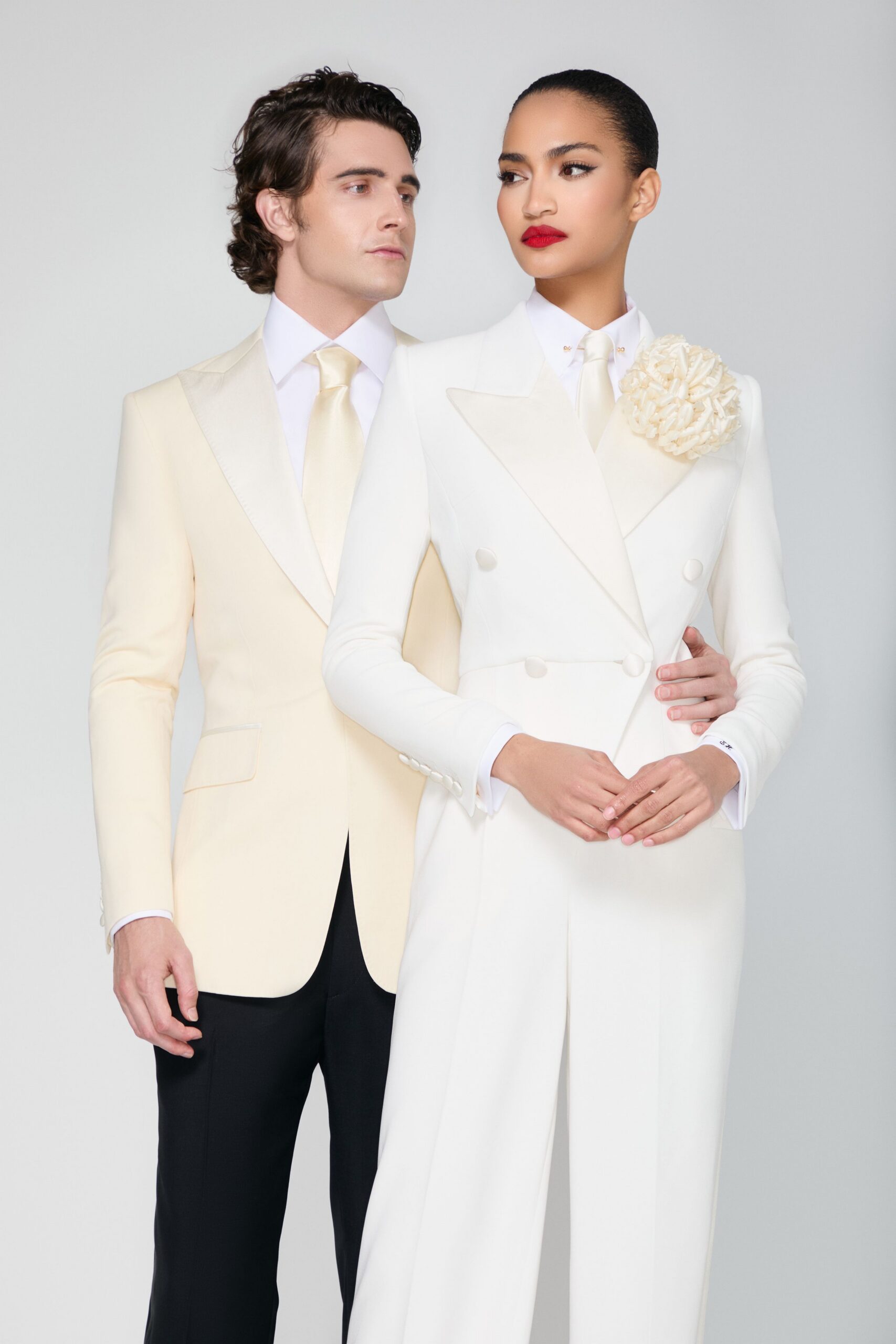 white long-sleeve collared tailored buttoned suit