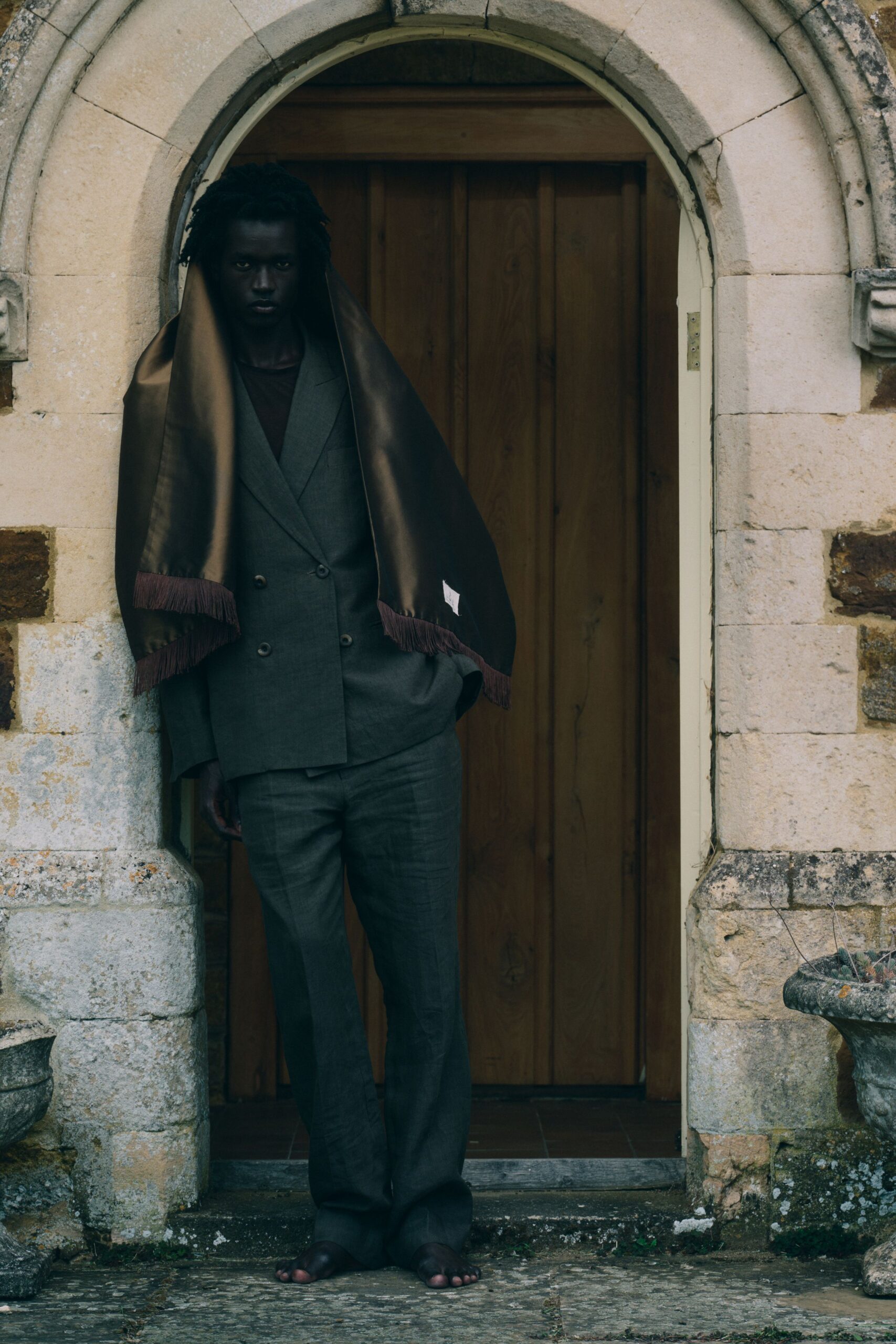gray linen long-sleeve collared tailored suit