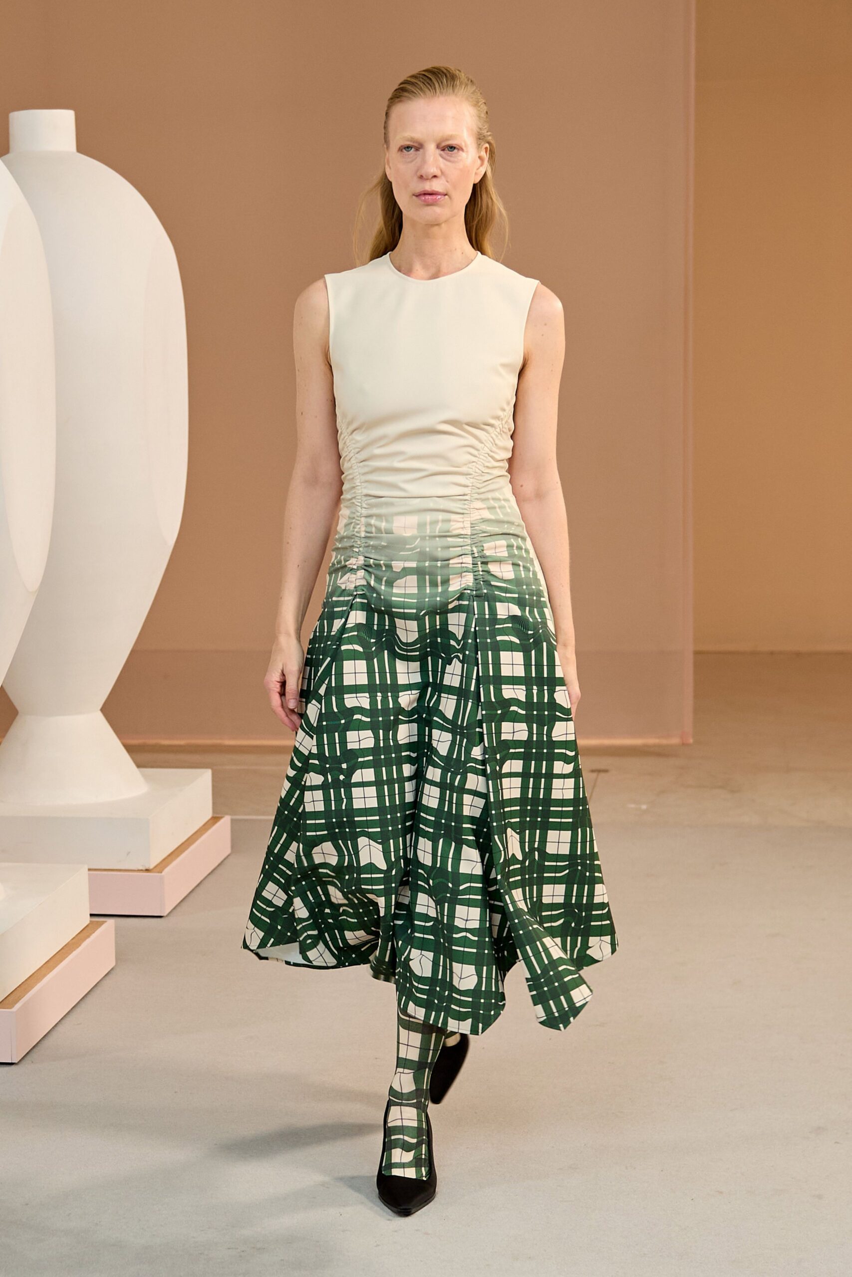 beige and green pleated midi dress with black shoes