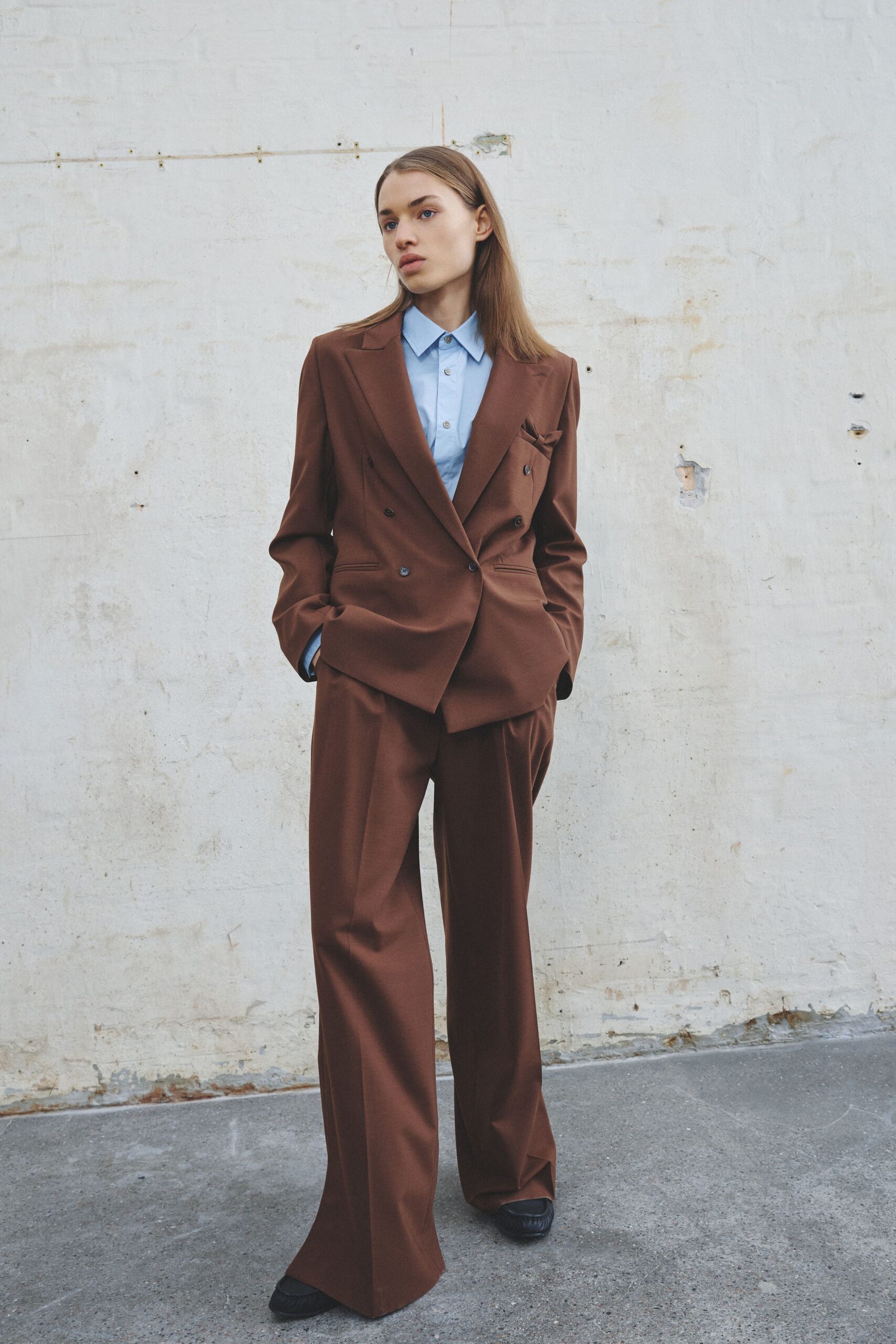 brown long-sleeve collared tailored suit