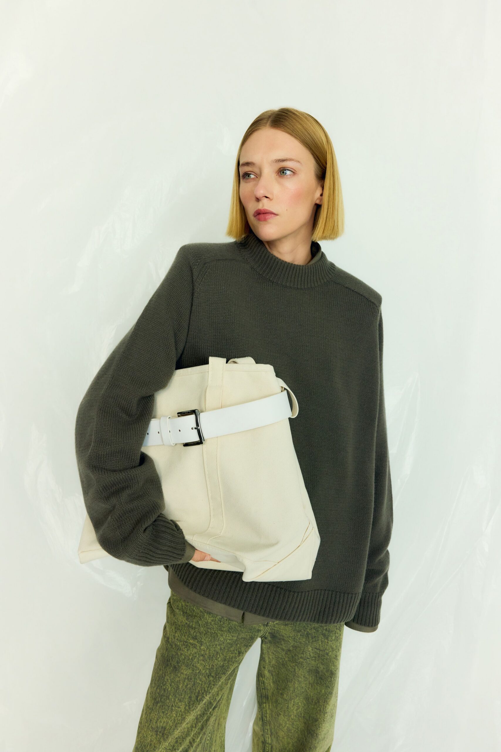 beige cotton zippered bag