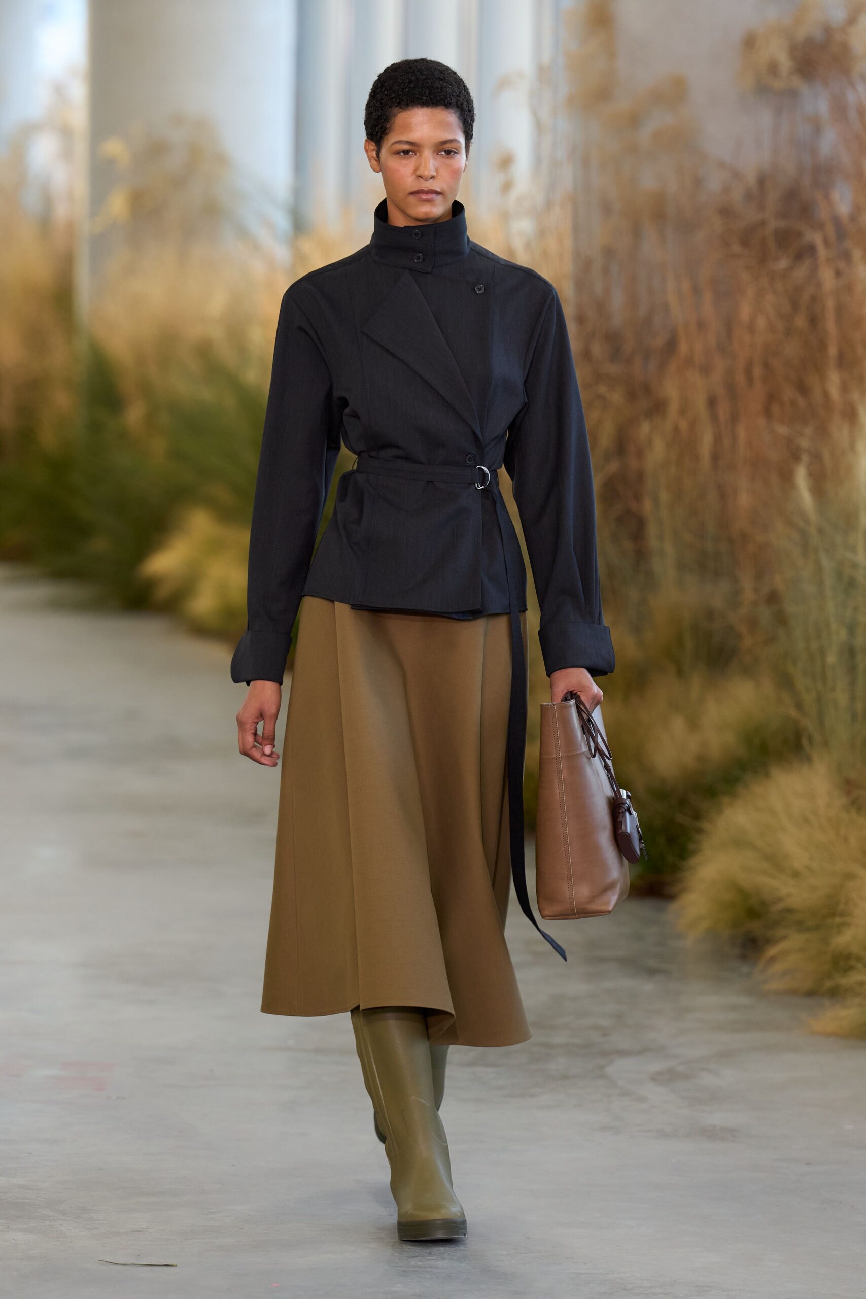black cotton long-sleeve collared fitted belted jacket