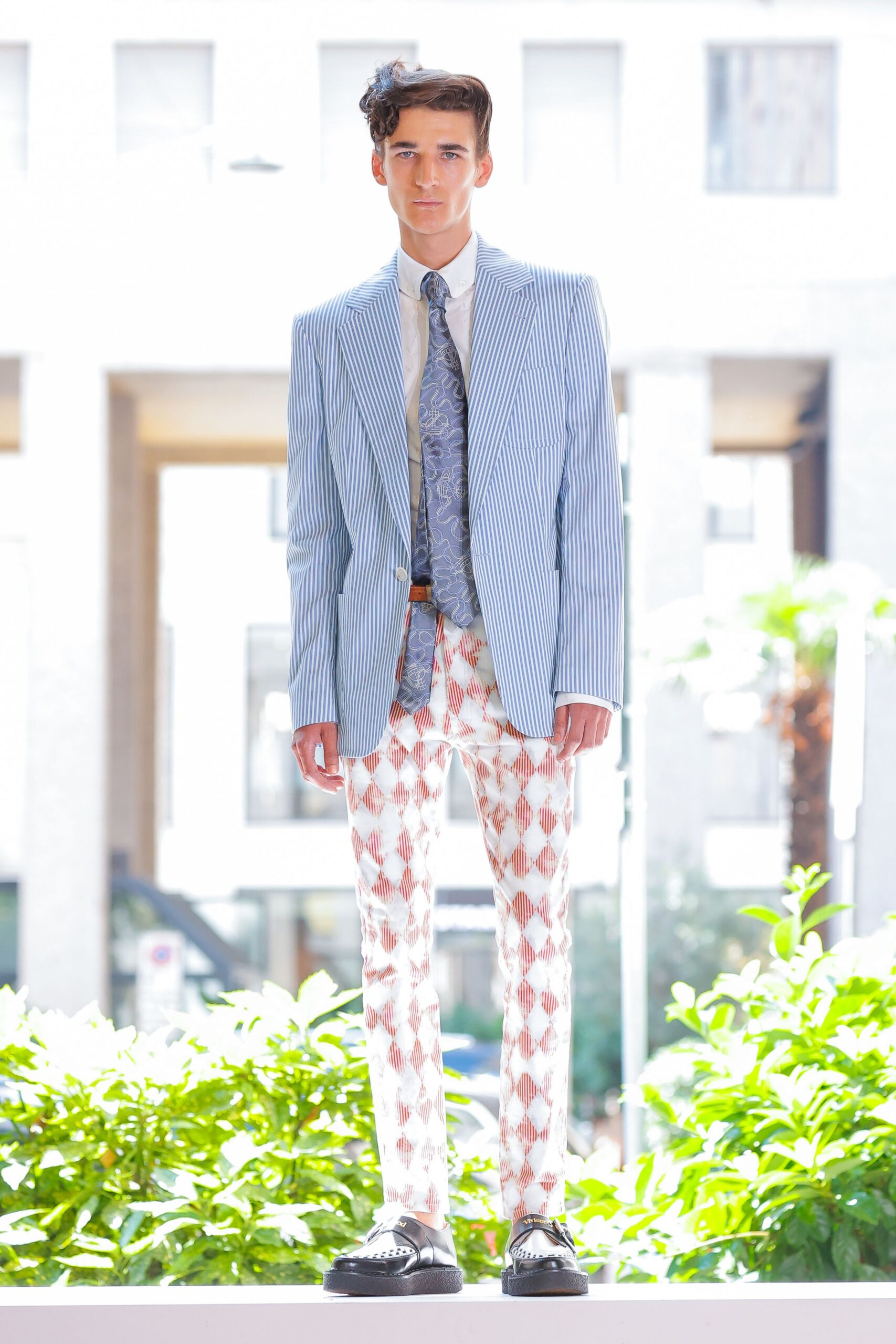 red slim printed pants