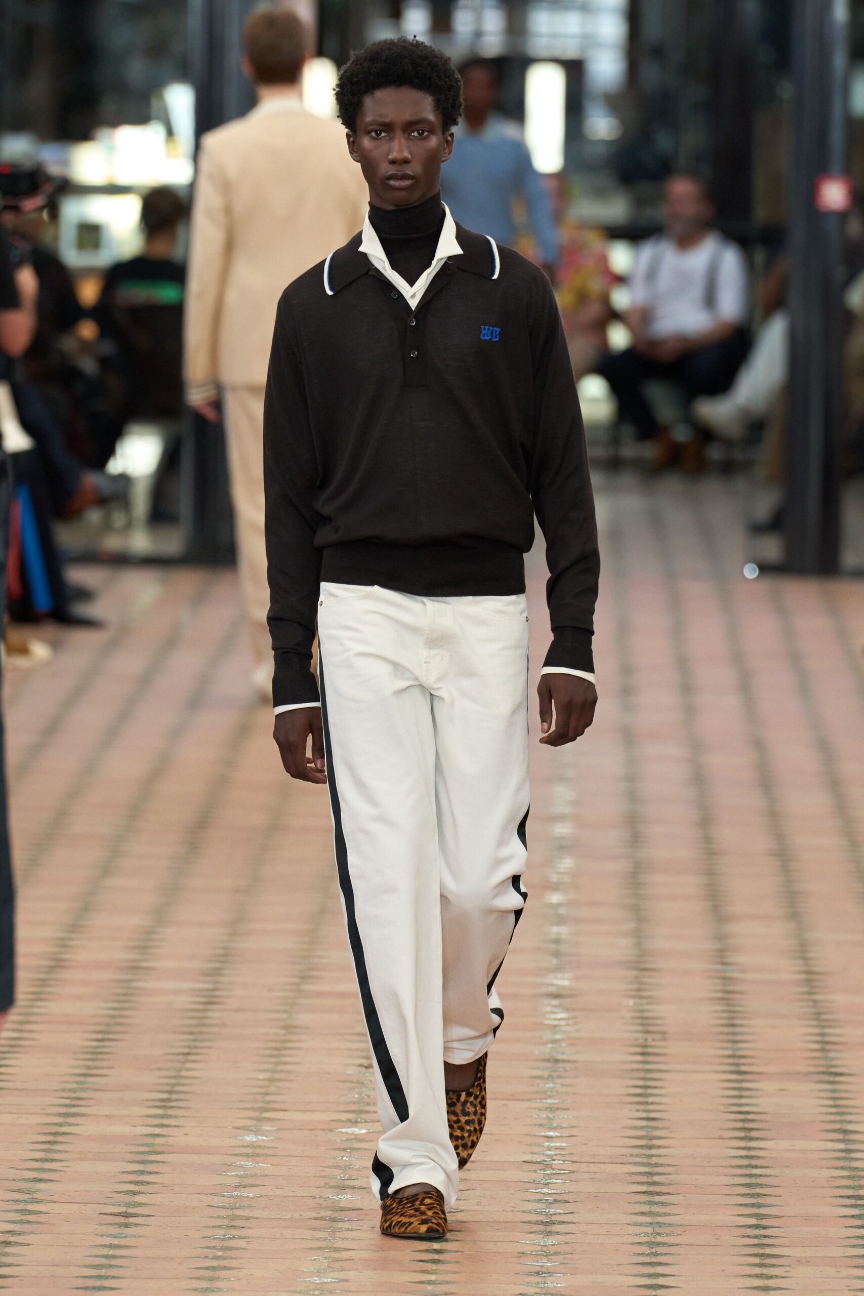 black shirt white pants animal-print shoes