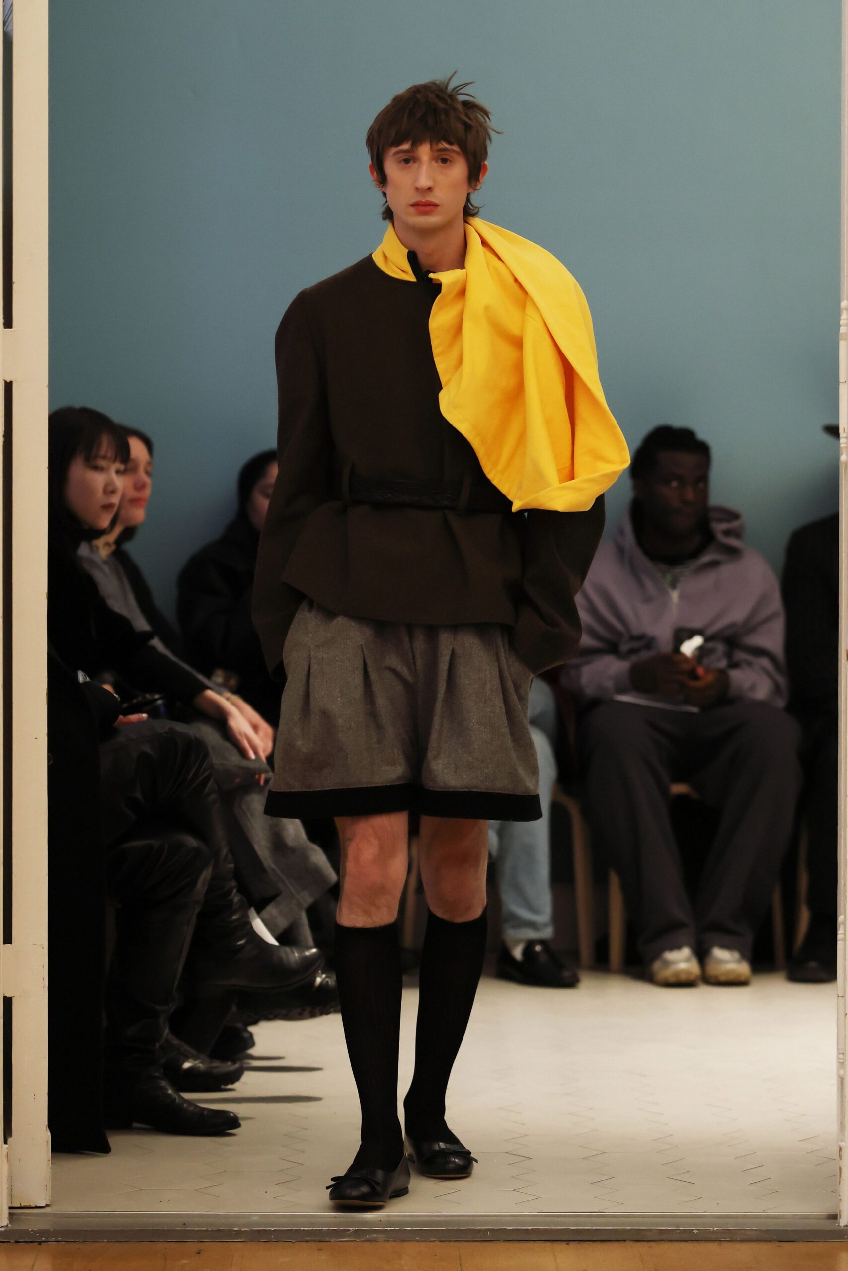 gray cotton fitted pleated short shorts