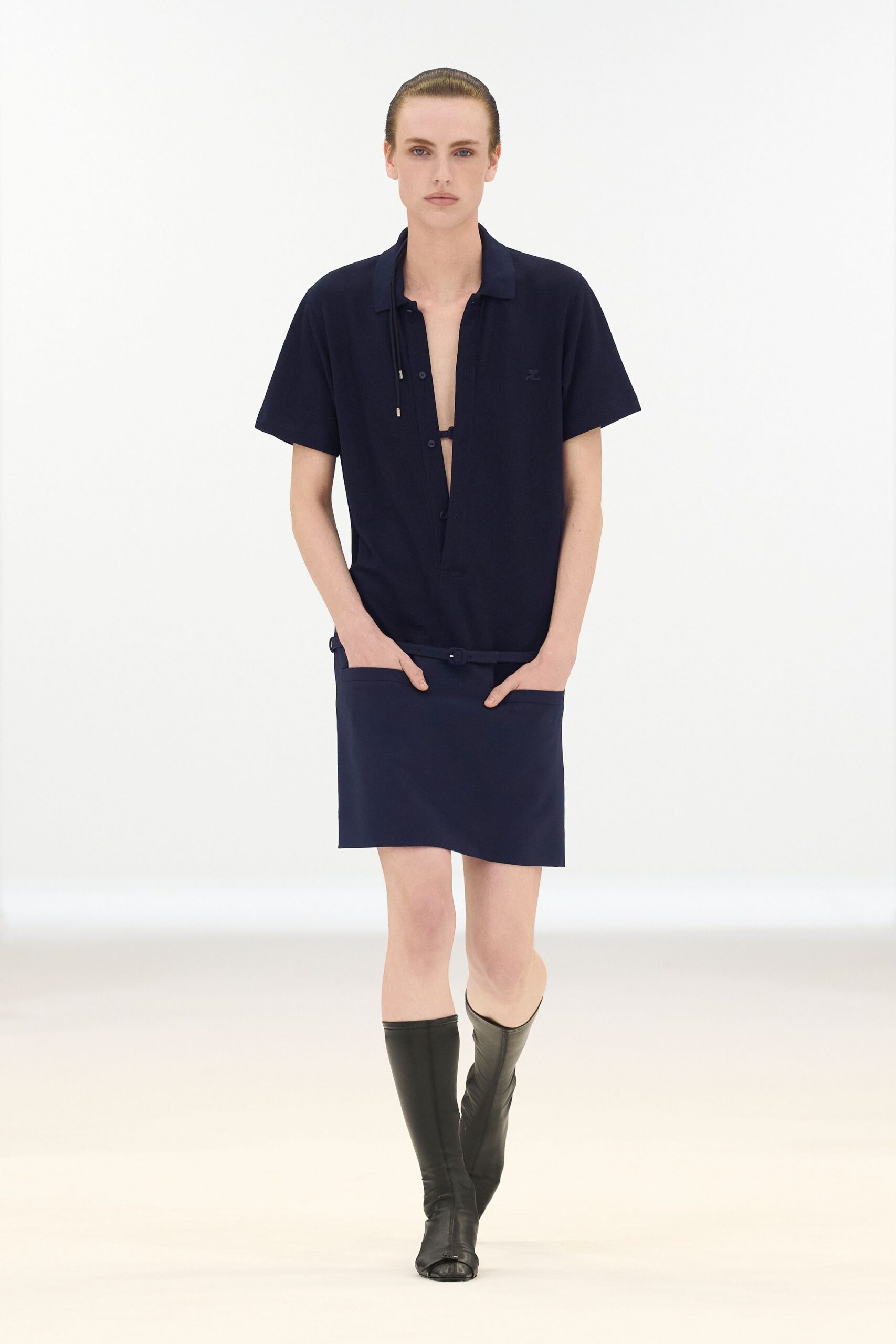 blue cotton short-sleeve collared relaxed buttoned shirt