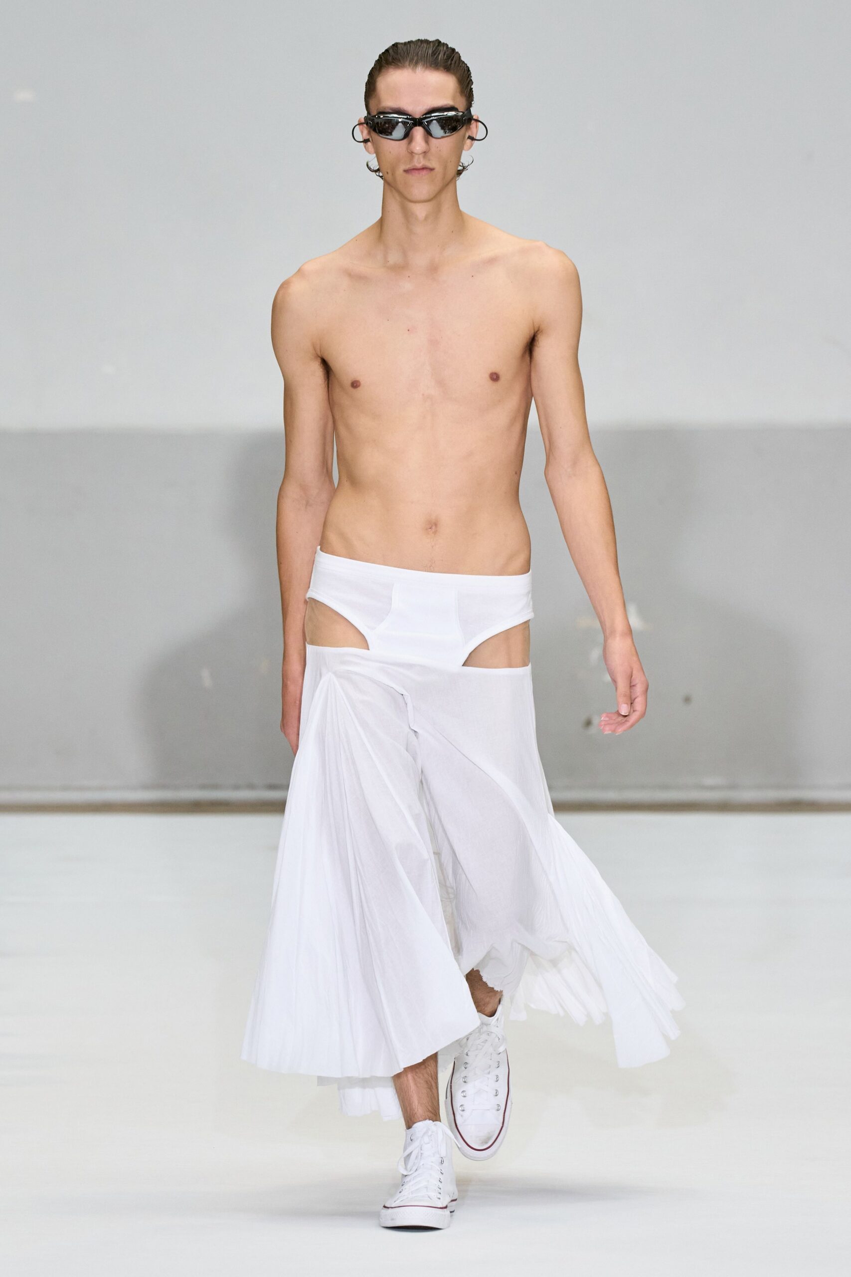 white chiffon sleeveless cutout relaxed pleated flowing skirt
