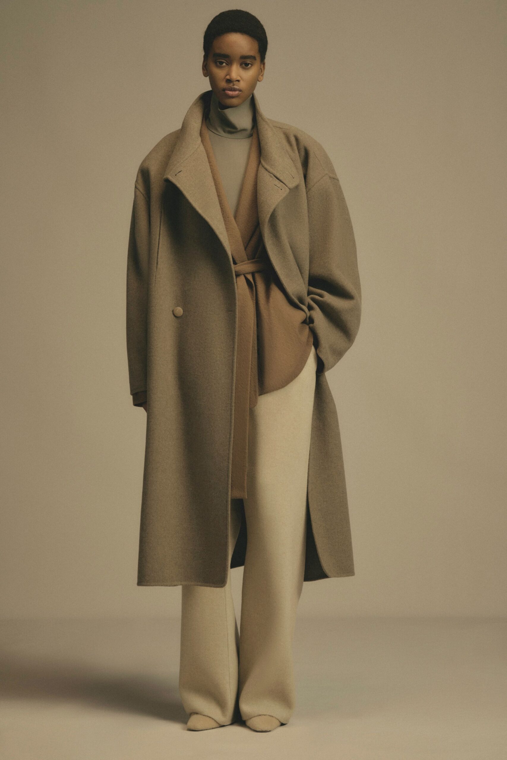 brown wool long-sleeve collared oversized buttoned coat