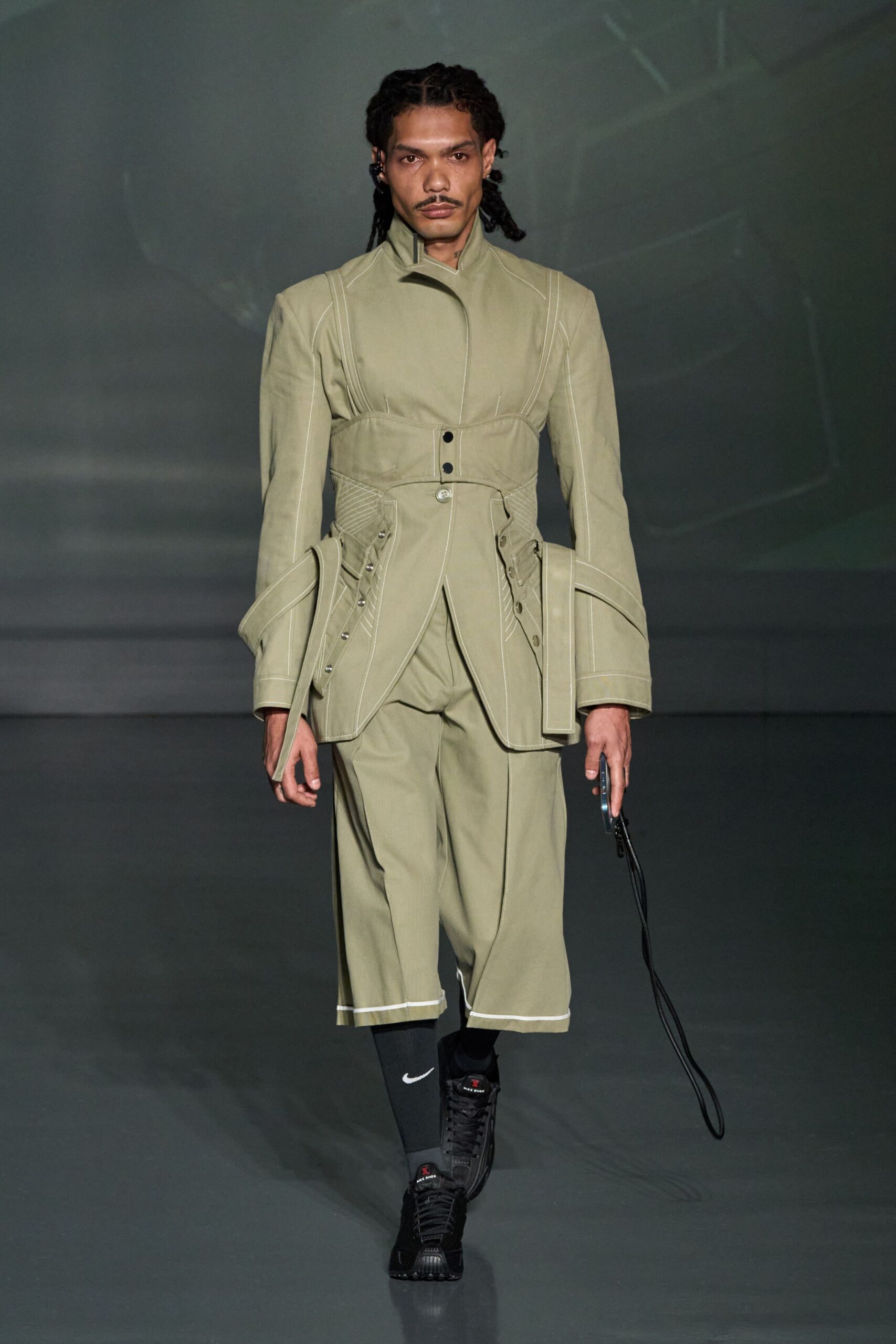 green cotton long-sleeve collared structured zippered pleated jacket