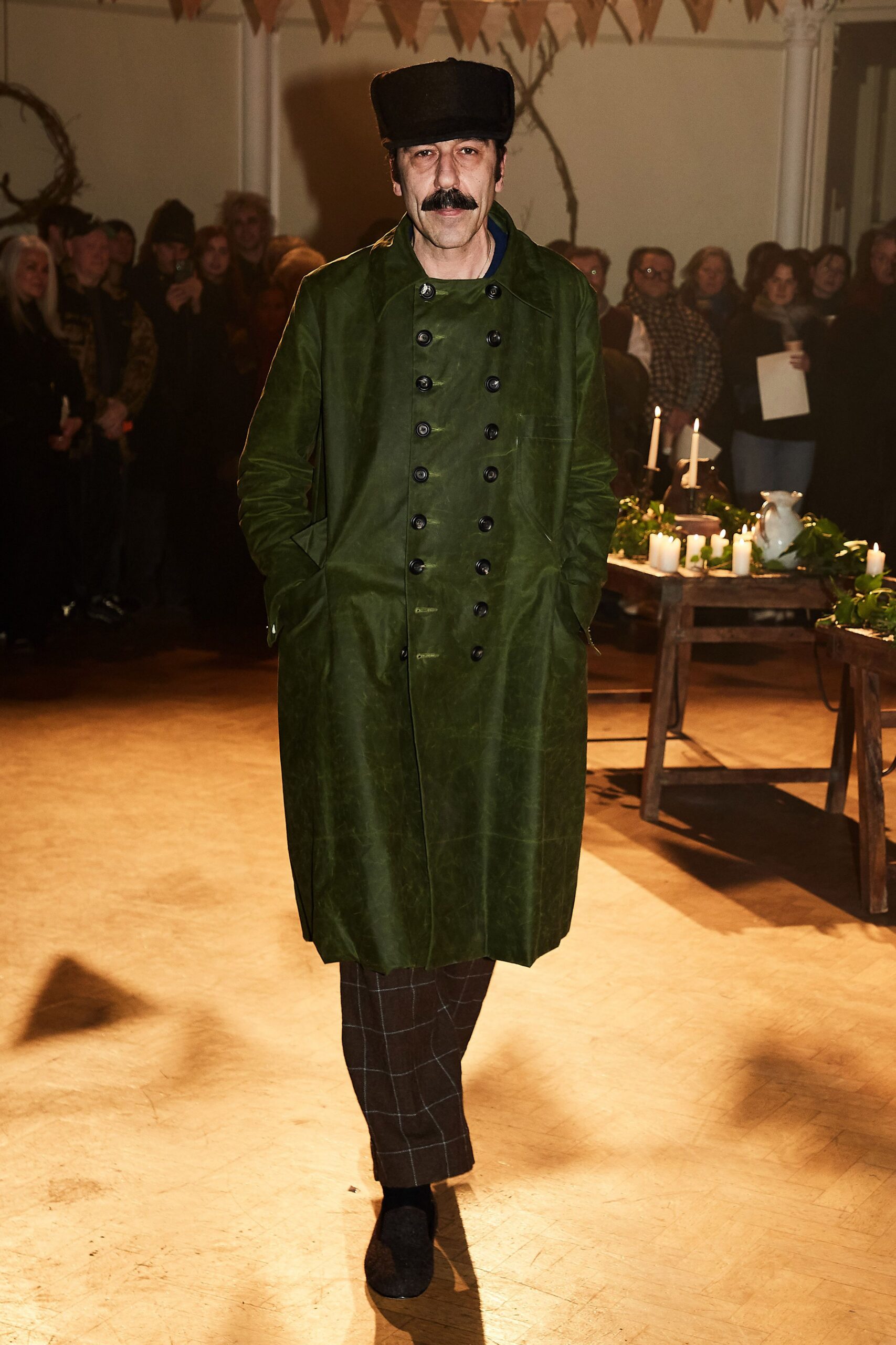 green leather long-sleeve collared fitted buttoned coat